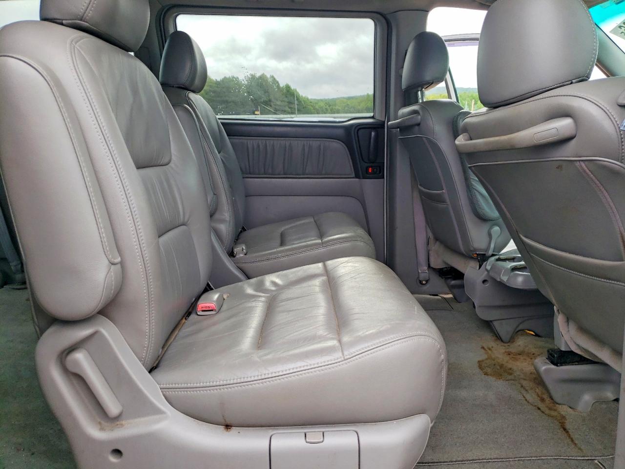 2004 Honda Odyssey Silver vin: 5FNRL18964B046639
