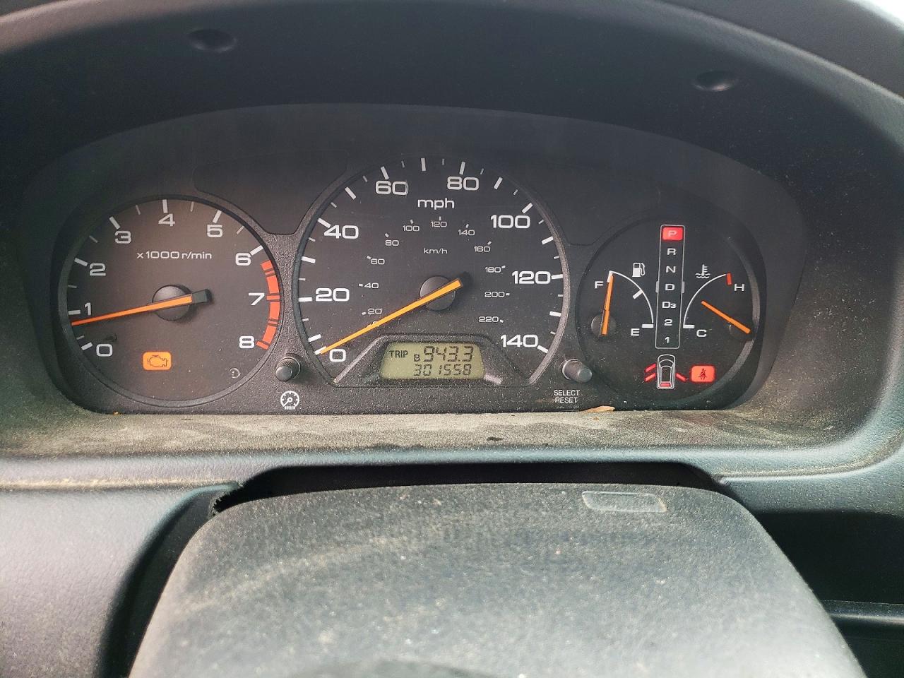 2004 Honda Odyssey Silver vin: 5FNRL18964B046639