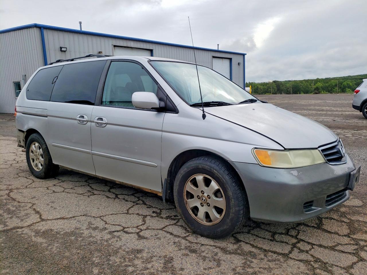 2004 Honda Odyssey Silver vin: 5FNRL18964B046639