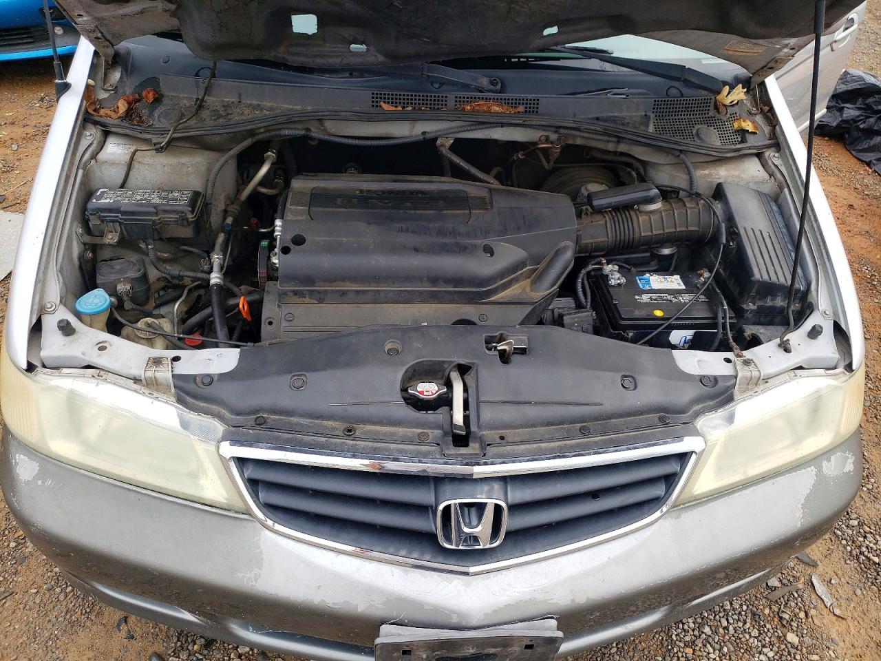 2004 Honda Odyssey Silver vin: 5FNRL18964B046639