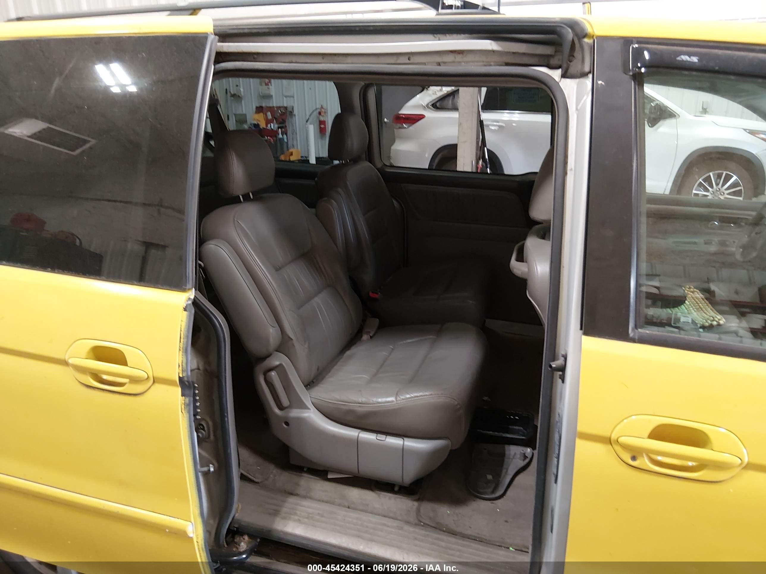 2003 Honda Odyssey Ex-l Yellow vin: 5FNRL189X3B074345
