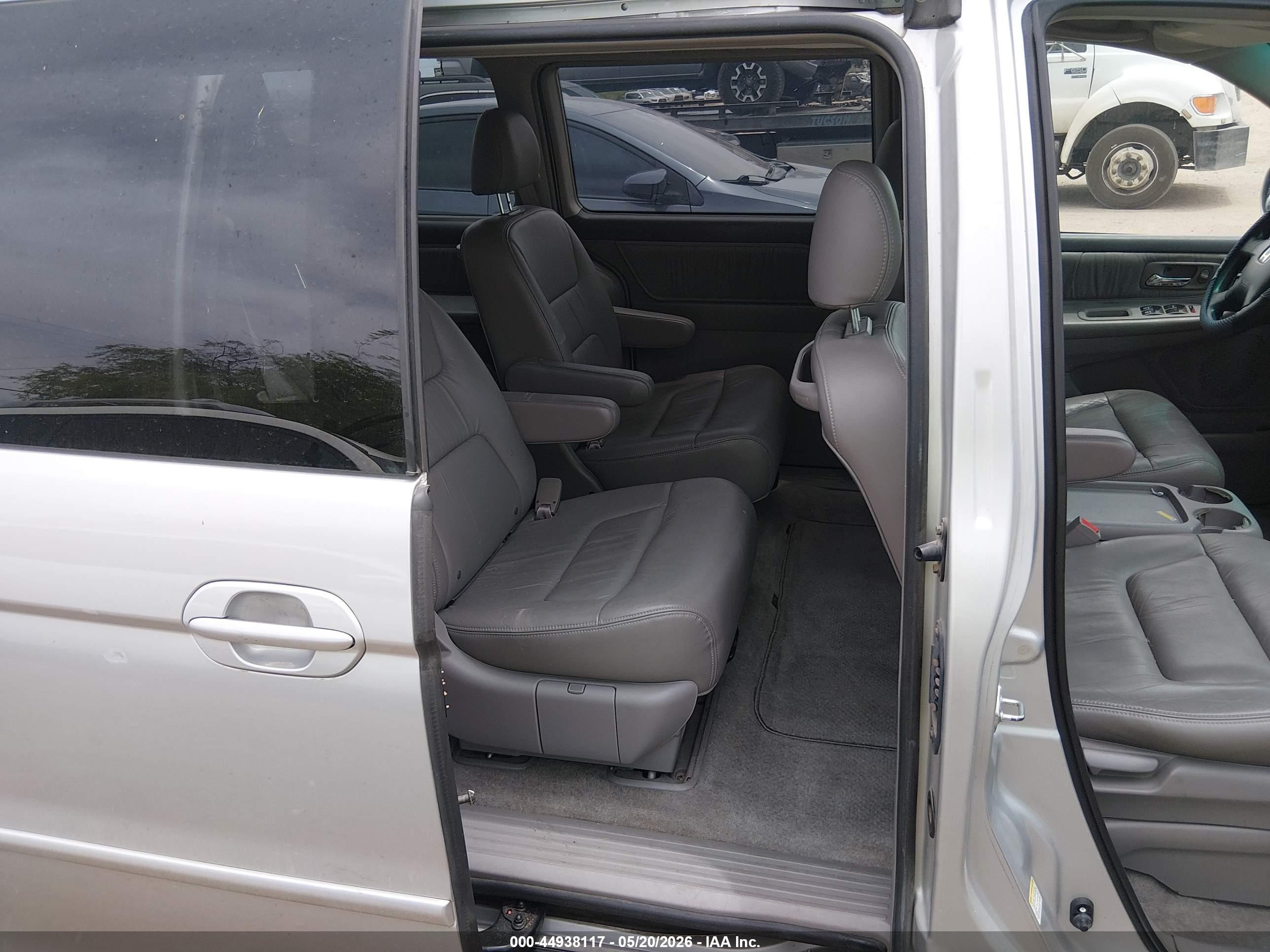2004 Honda Odyssey Ex-l Silver vin: 5FNRL189X4B041248