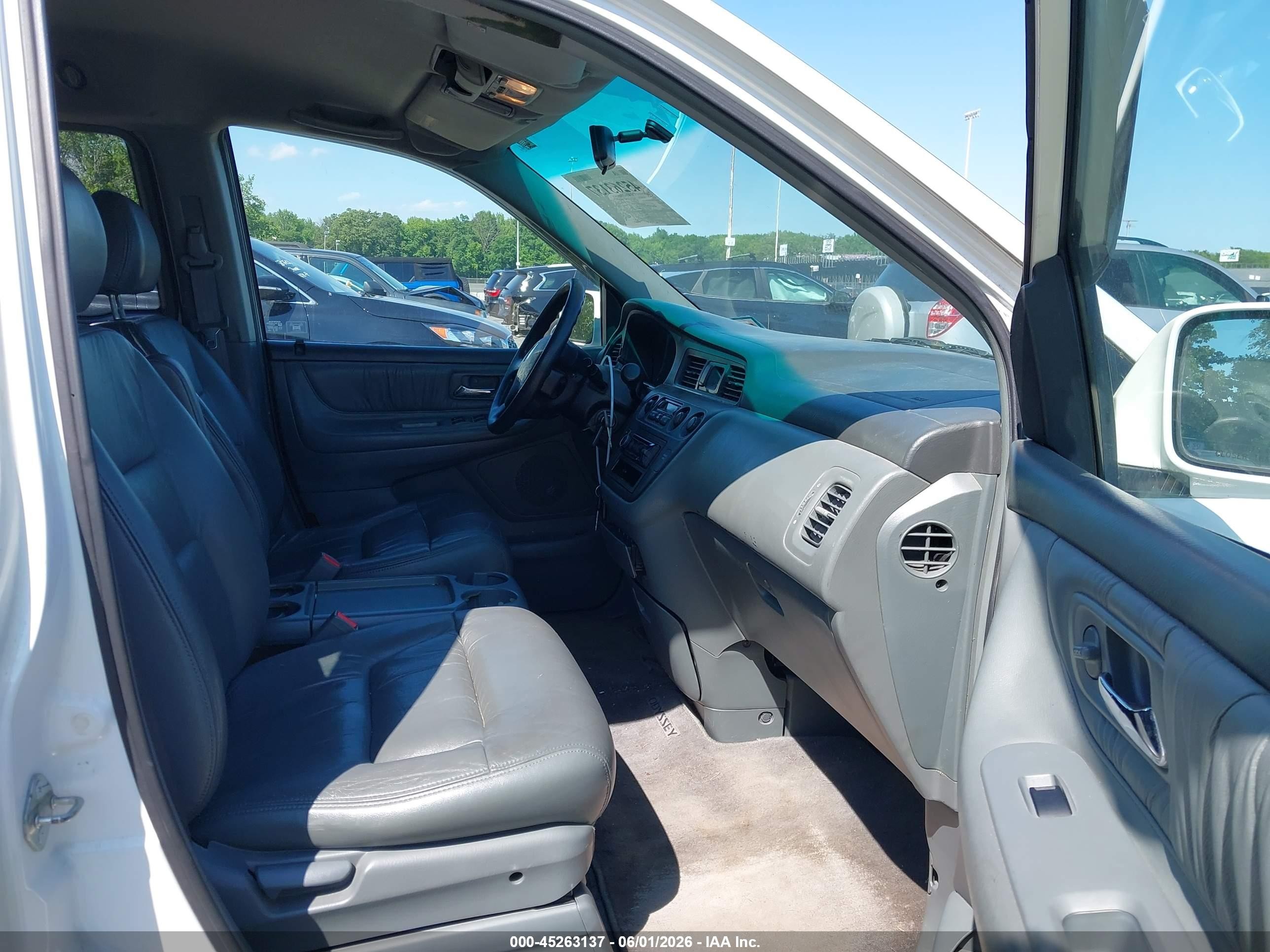 2004 Honda Odyssey Ex-l White vin: 5FNRL189X4B092944