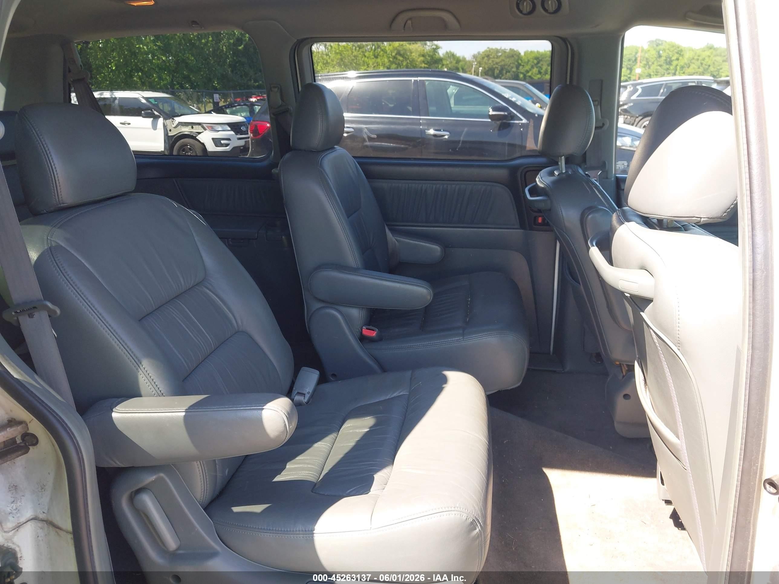 2004 Honda Odyssey Ex-l White vin: 5FNRL189X4B092944