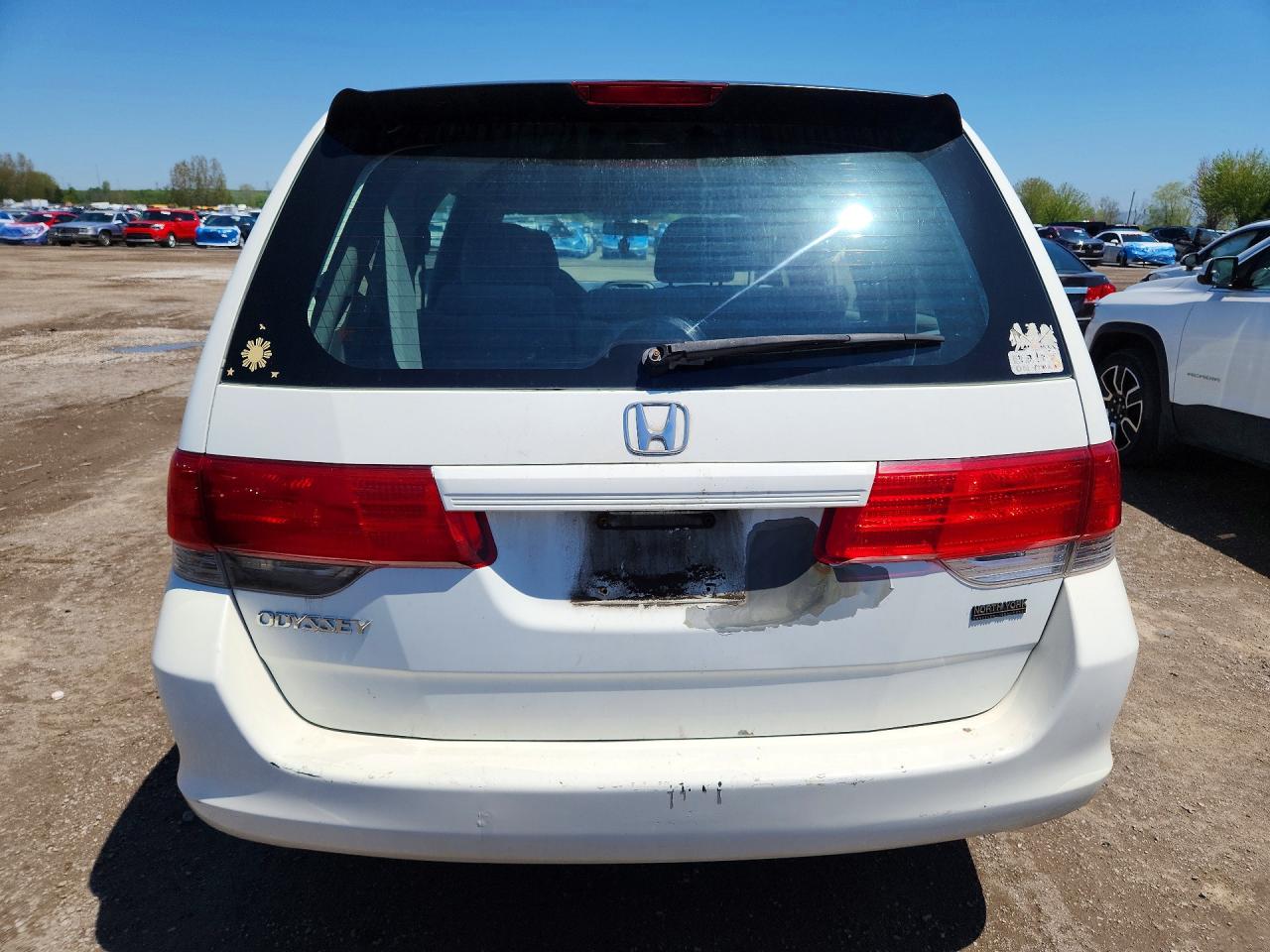 2008 Honda Odyssey Lx White vin: 5FNRL381X8B501083