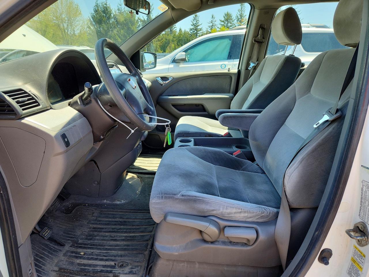 2008 Honda Odyssey Lx White vin: 5FNRL381X8B501083