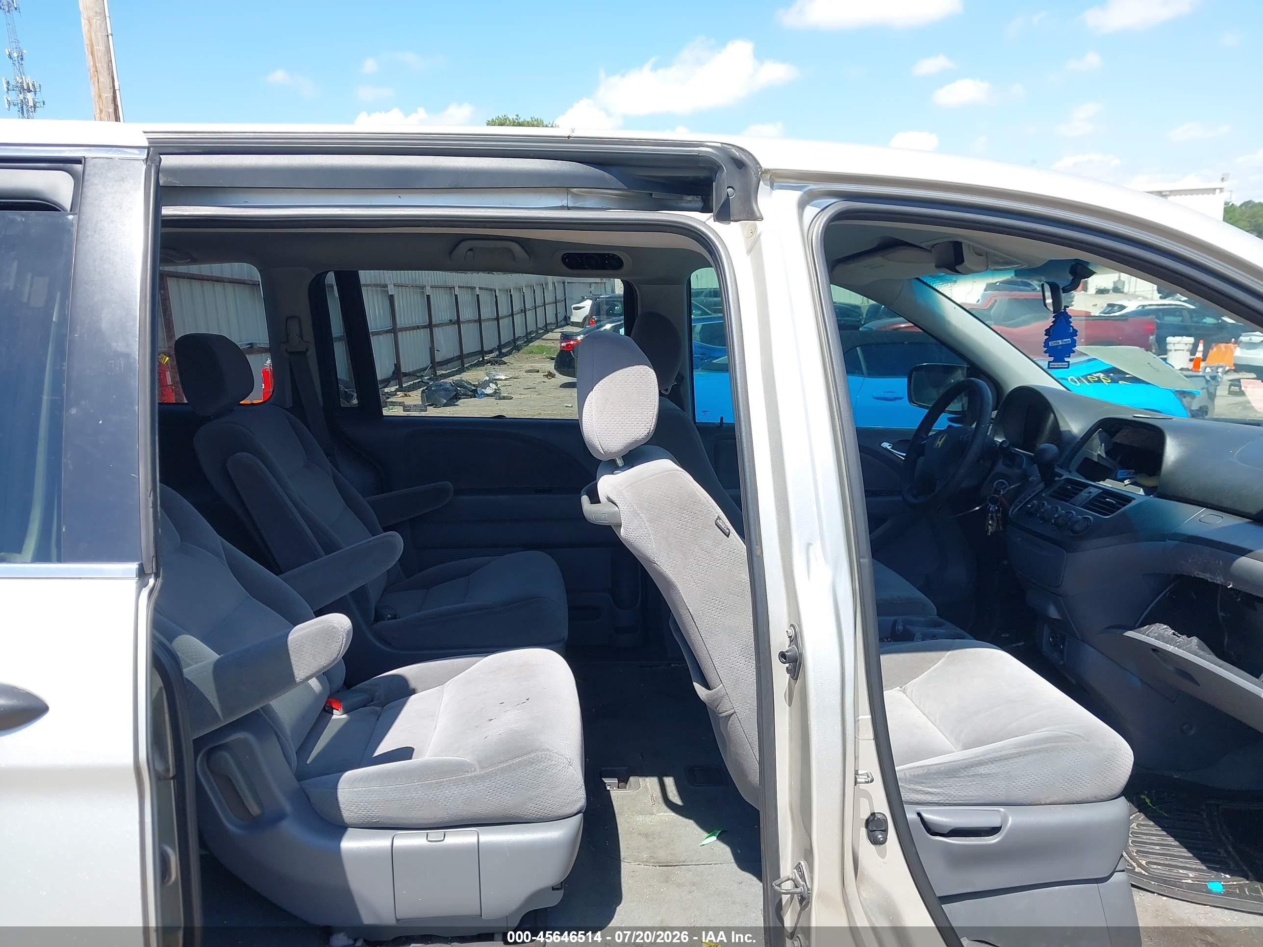 2007 Honda Odyssey Lx Silver vin: 5FNRL38207B129910