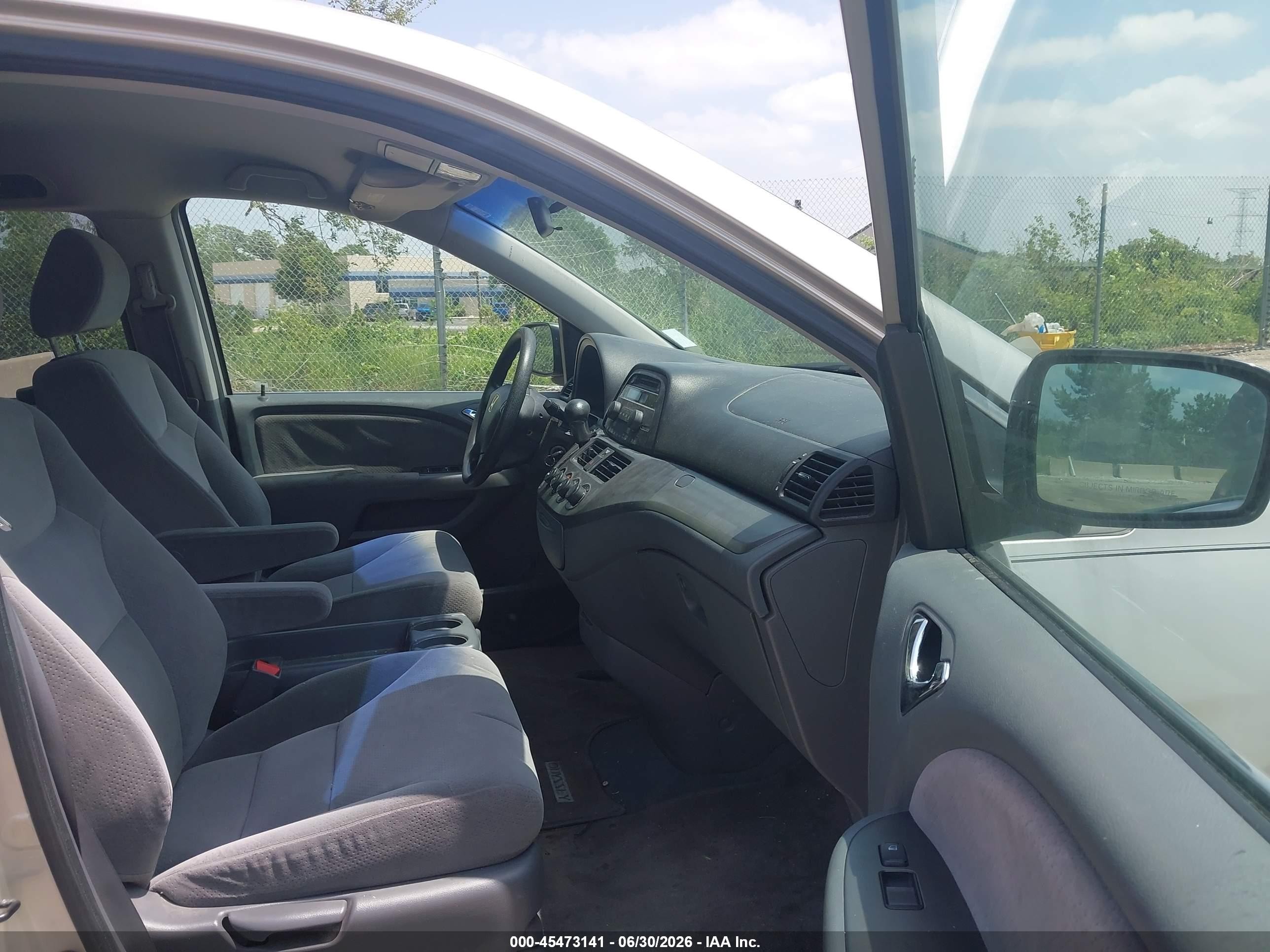2006 Honda Odyssey Lx Silver vin: 5FNRL38216B112550