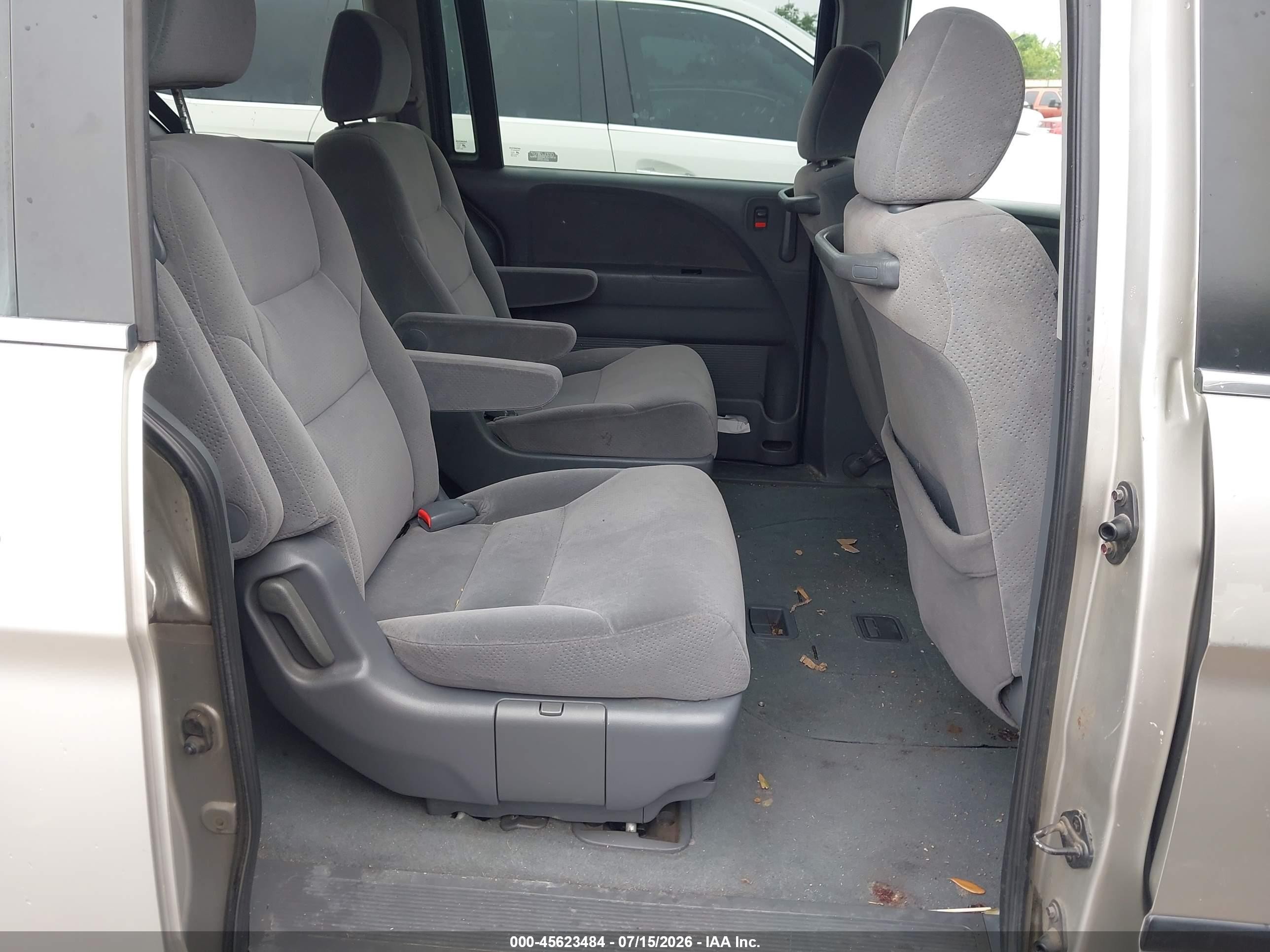 2007 Honda Odyssey Lx Silver vin: 5FNRL38217B137255