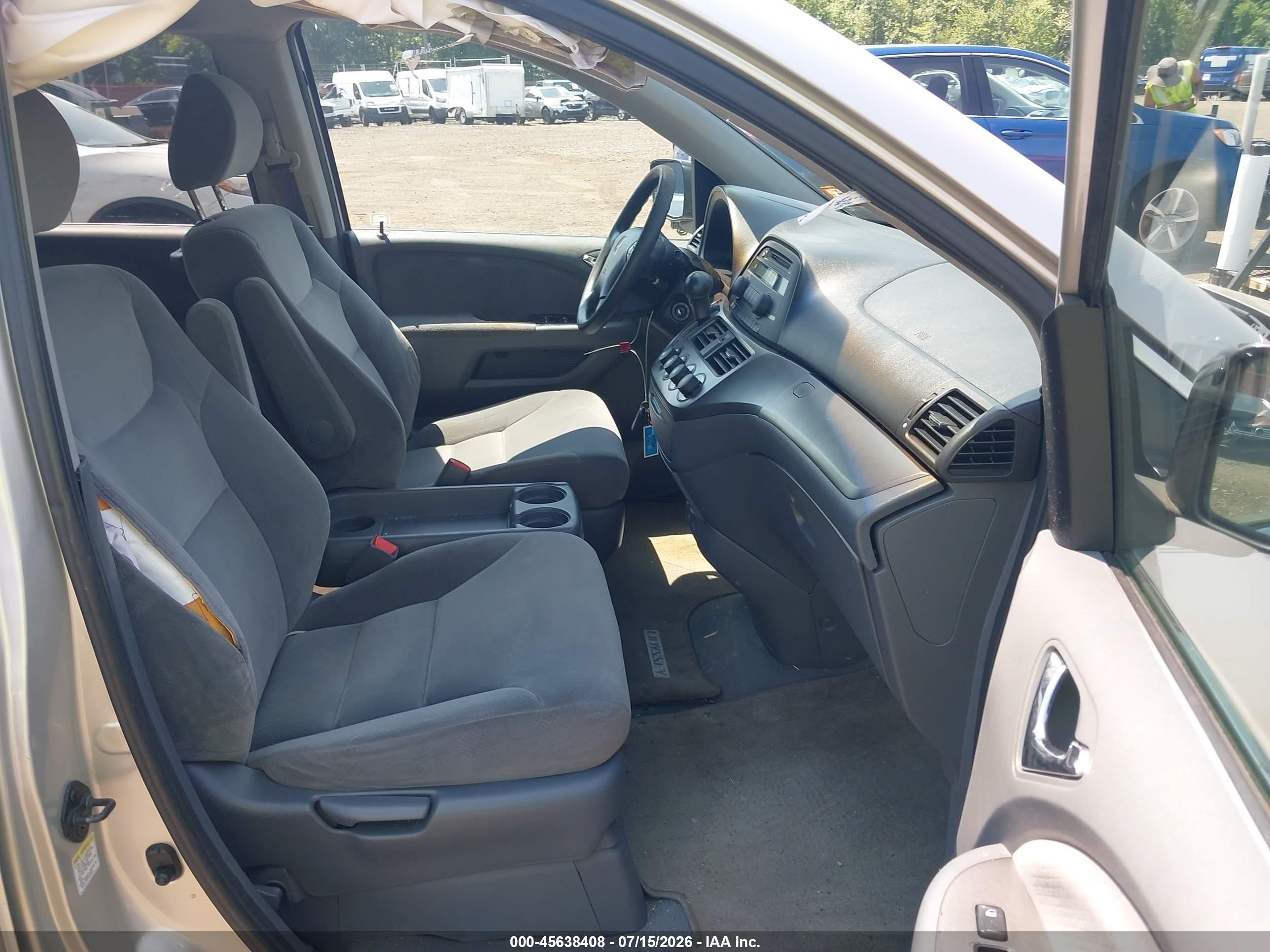 2005 Honda Odyssey Lx Silver vin: 5FNRL38225B103693