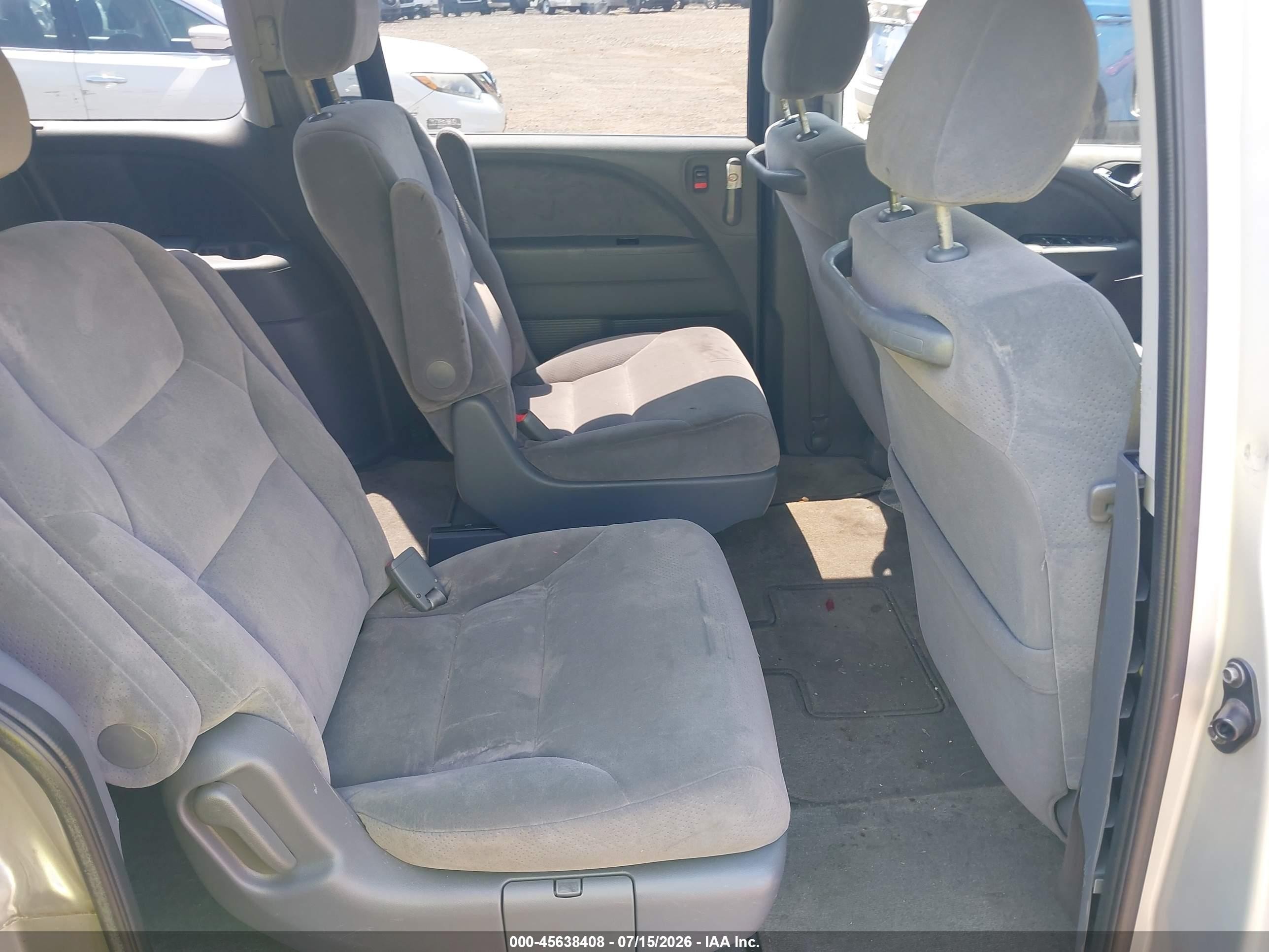 2005 Honda Odyssey Lx Silver vin: 5FNRL38225B103693