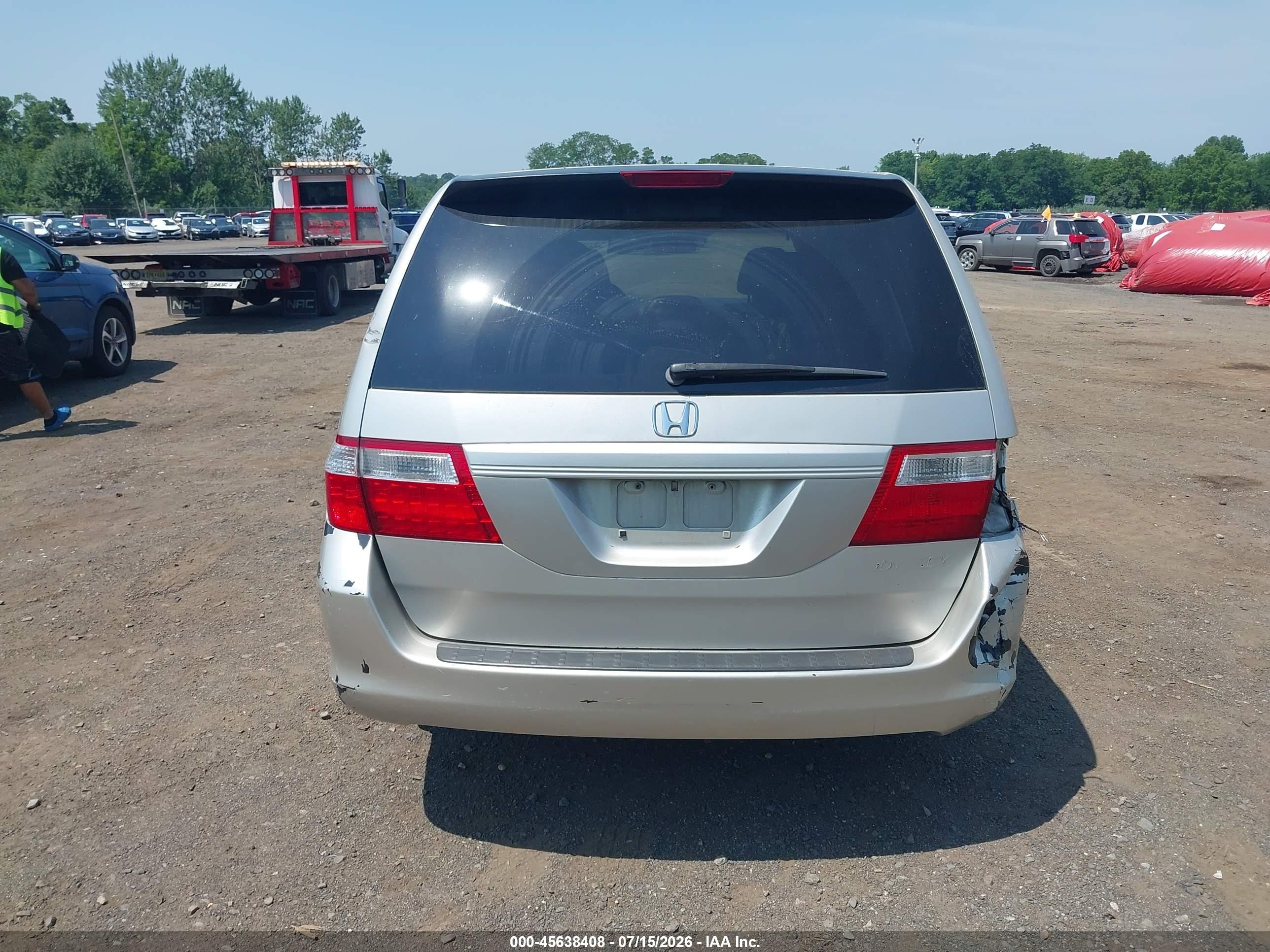 2005 Honda Odyssey Lx Silver vin: 5FNRL38225B103693