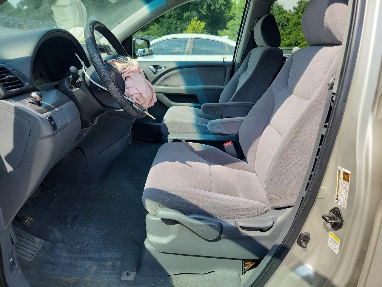 2006 Honda Odyssey Lx Silver vin: 5FNRL38226B123802
