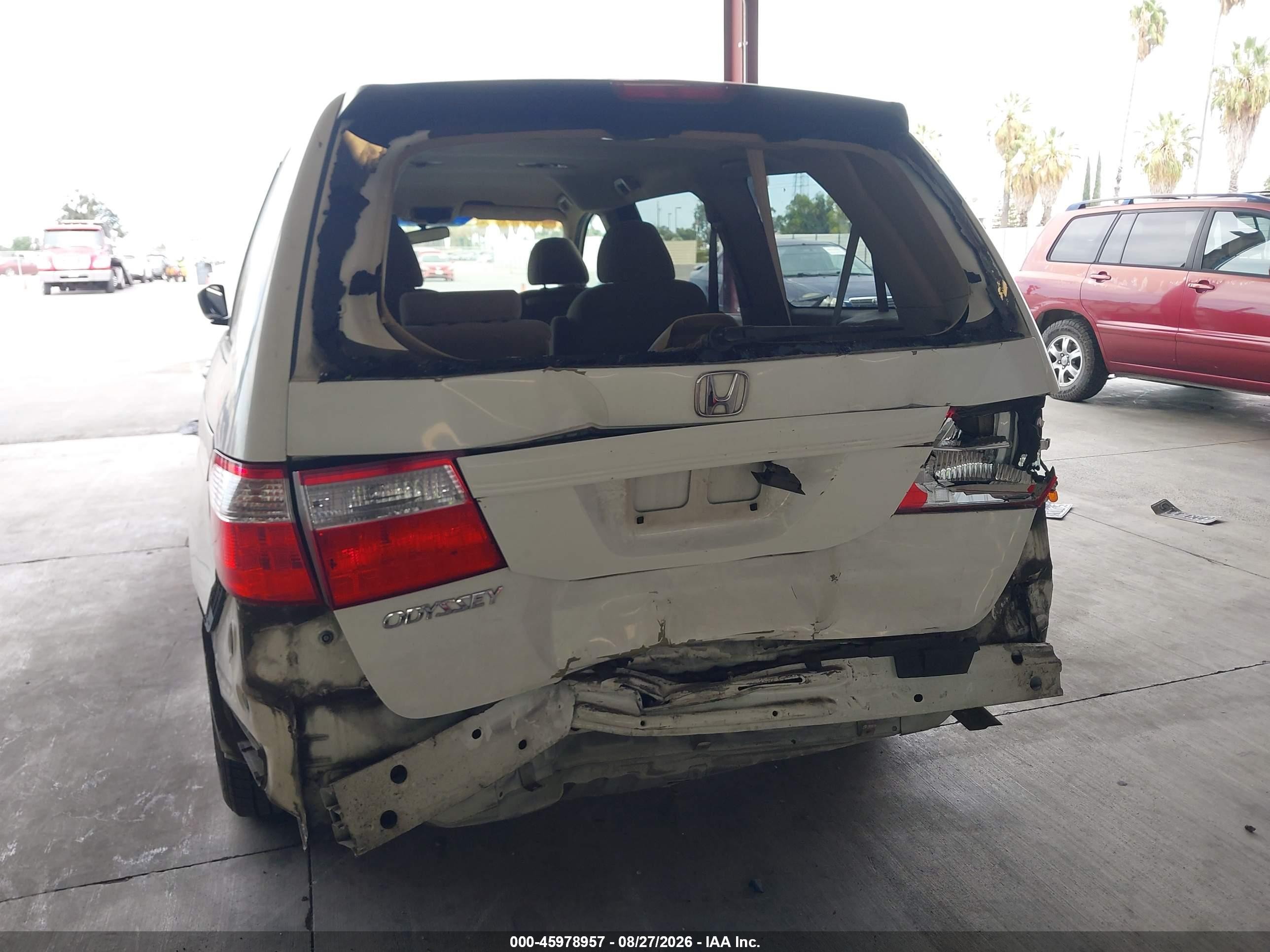 2007 Honda Odyssey Lx White vin: 5FNRL38227B111683