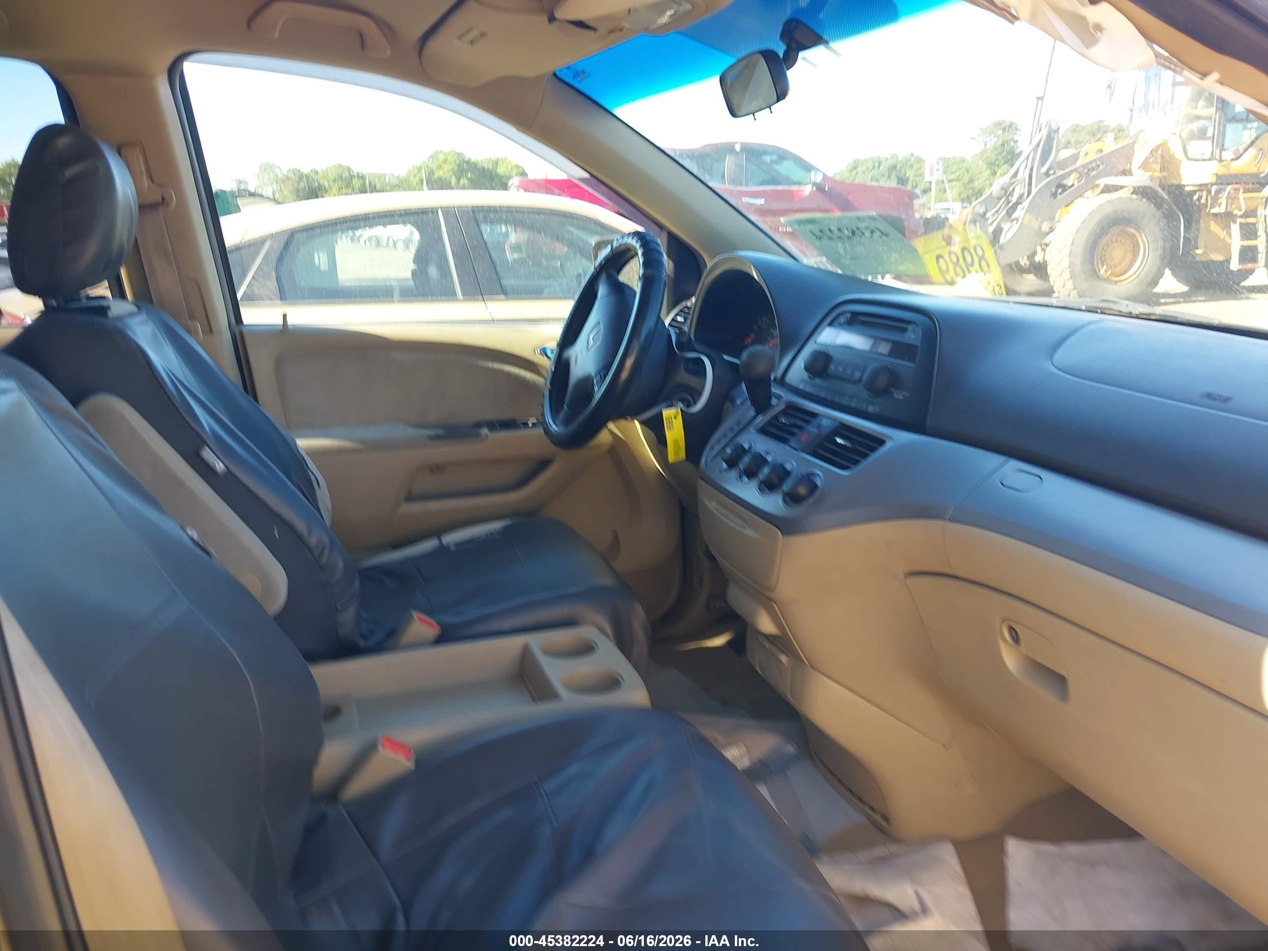 2008 Honda Odyssey Lx Beige vin: 5FNRL38228B055682