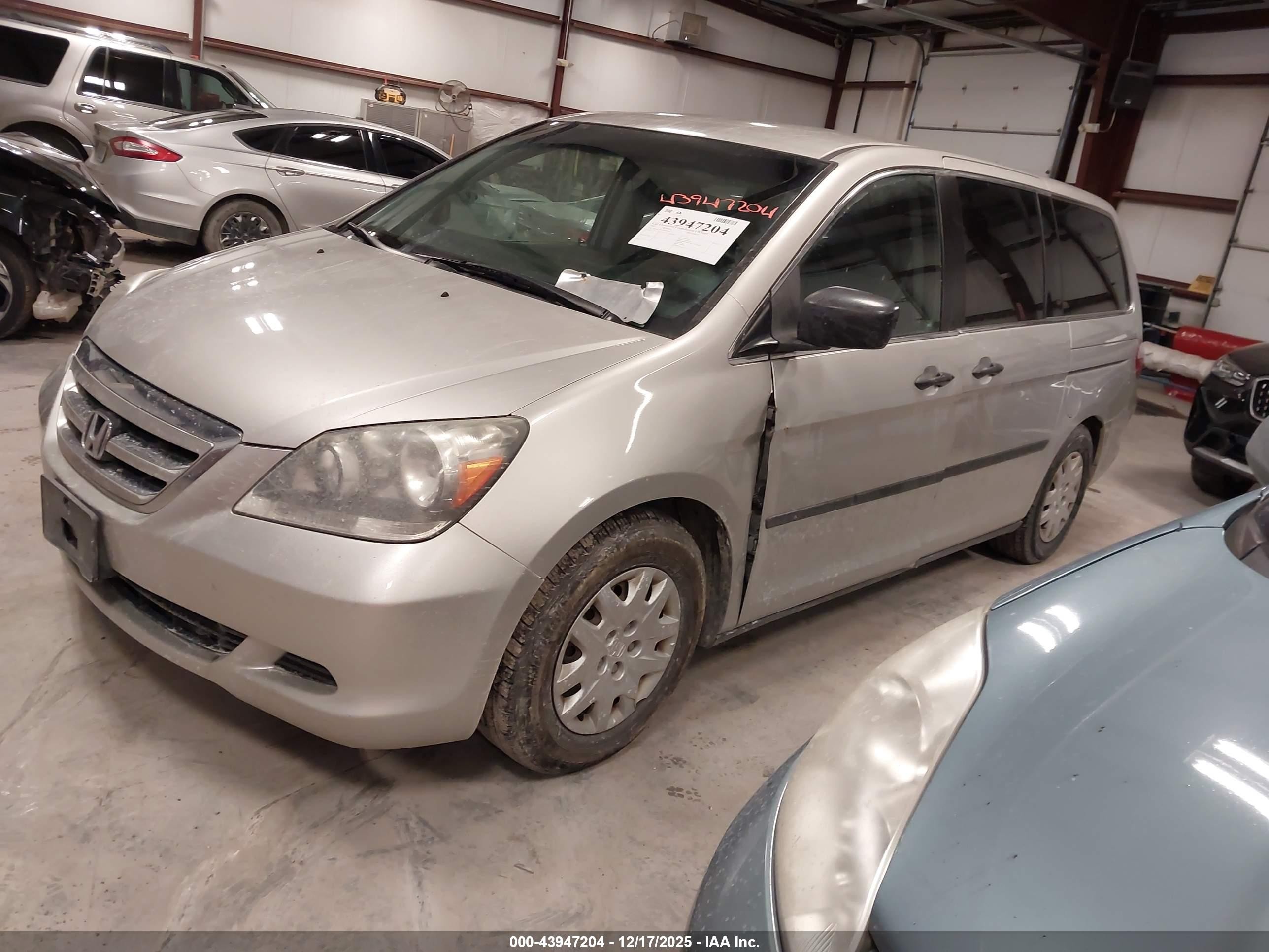2005 Honda Odyssey Lx Silver vin: 5FNRL38235B073216