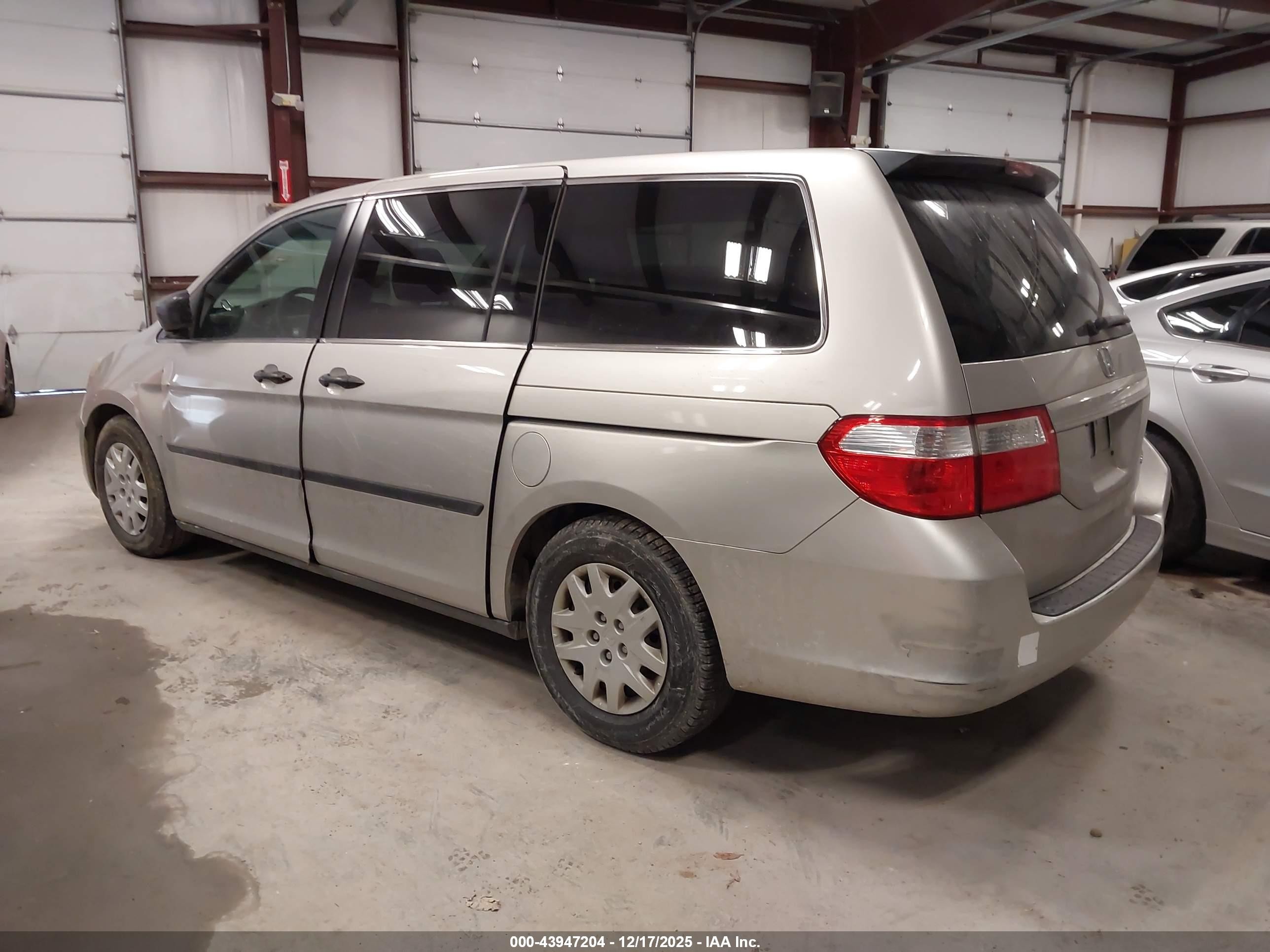 2005 Honda Odyssey Lx Silver vin: 5FNRL38235B073216