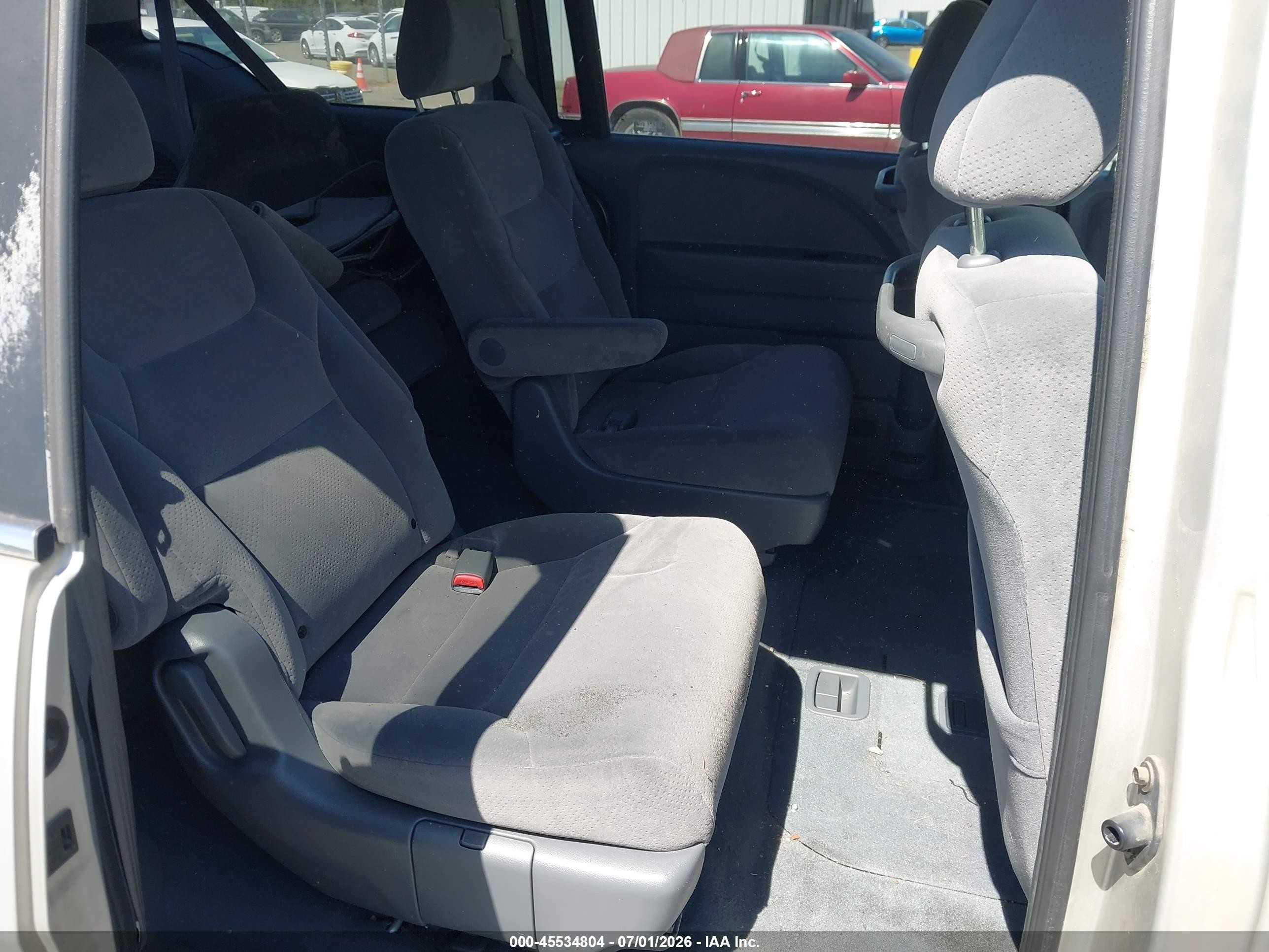 2006 Honda Odyssey Lx Silver vin: 5FNRL38236B006763