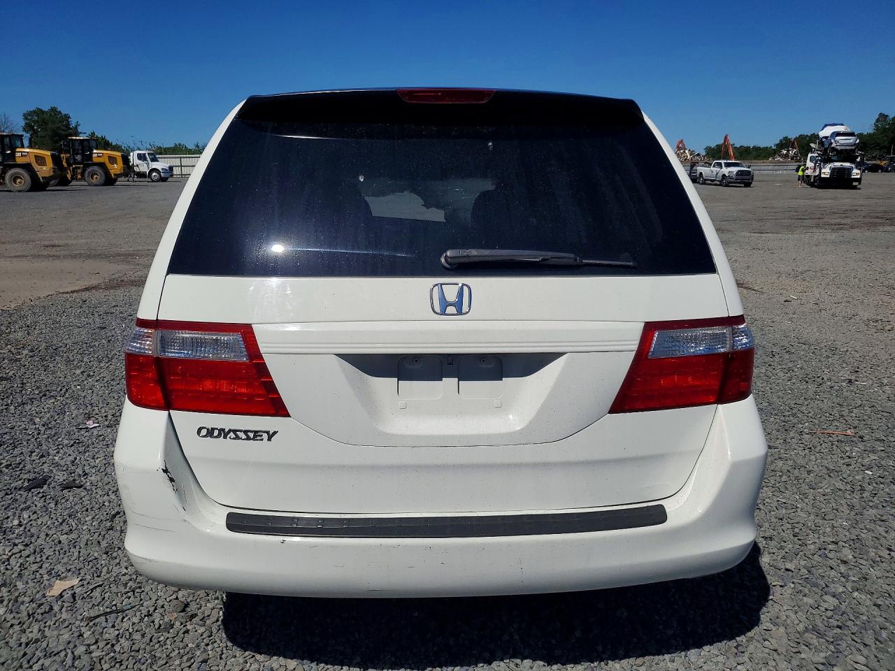 2006 Honda Odyssey Lx White vin: 5FNRL38236B097775