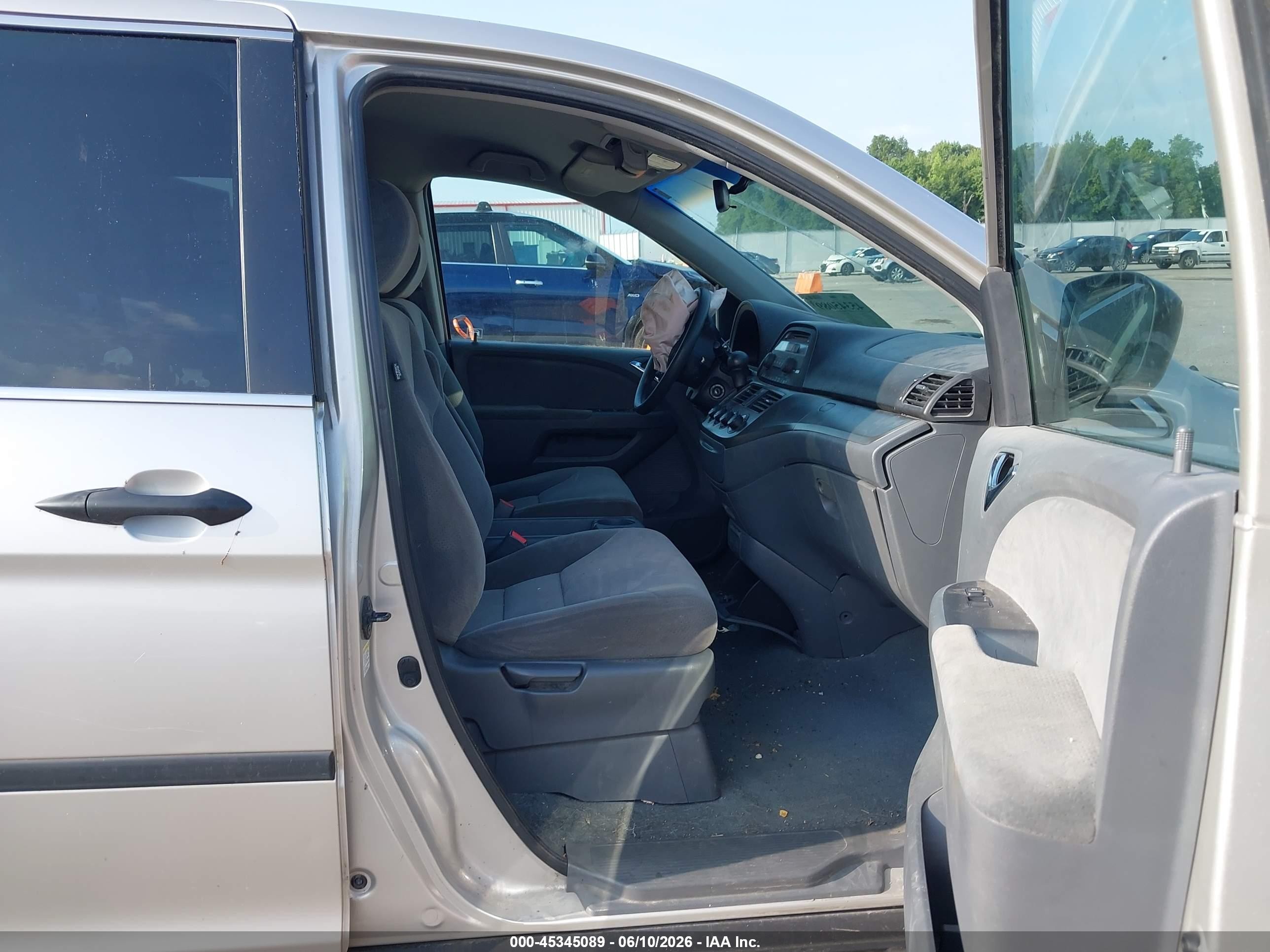 2006 Honda Odyssey Lx Silver vin: 5FNRL38236B099462