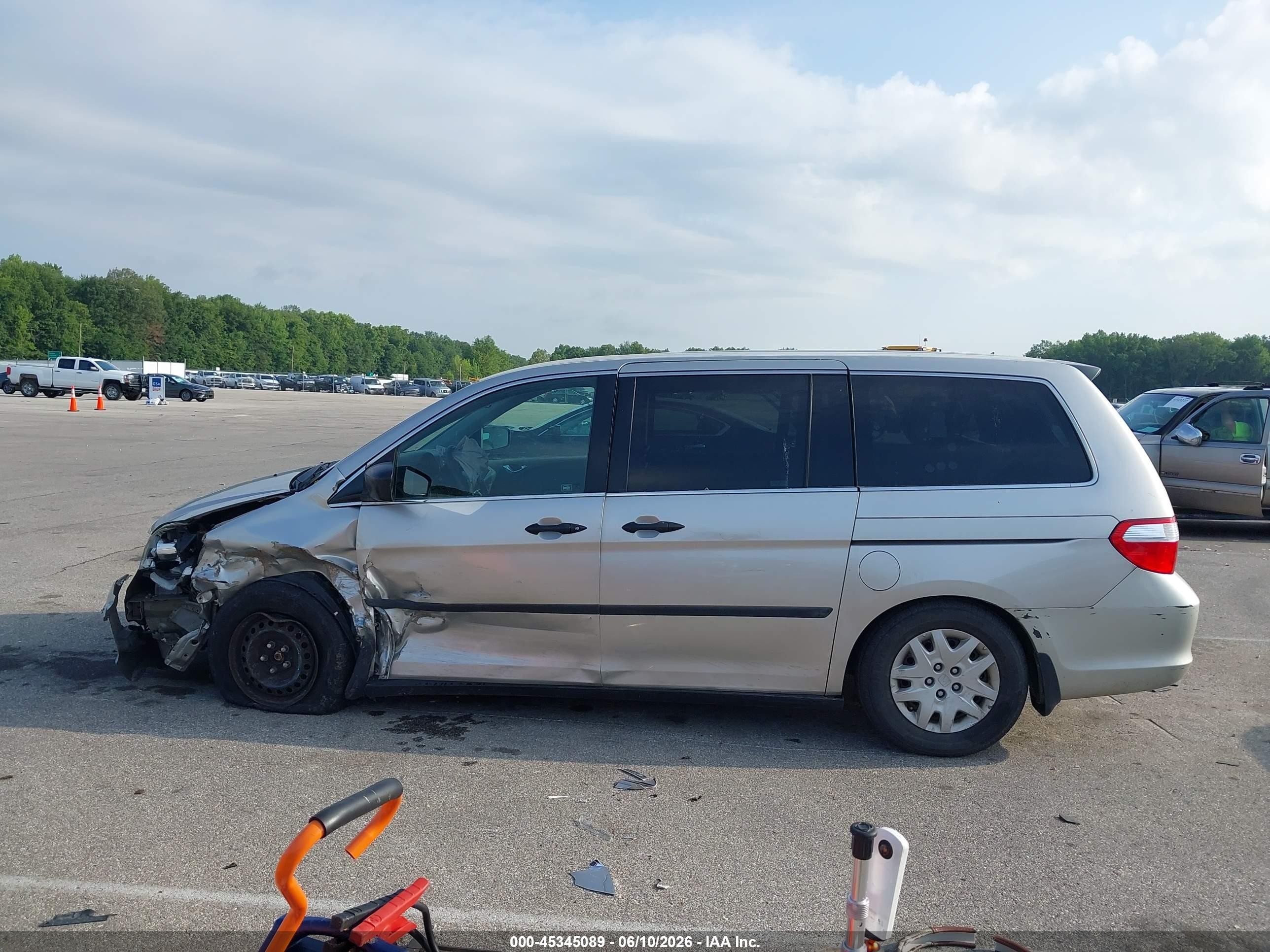 2006 Honda Odyssey Lx Silver vin: 5FNRL38236B099462
