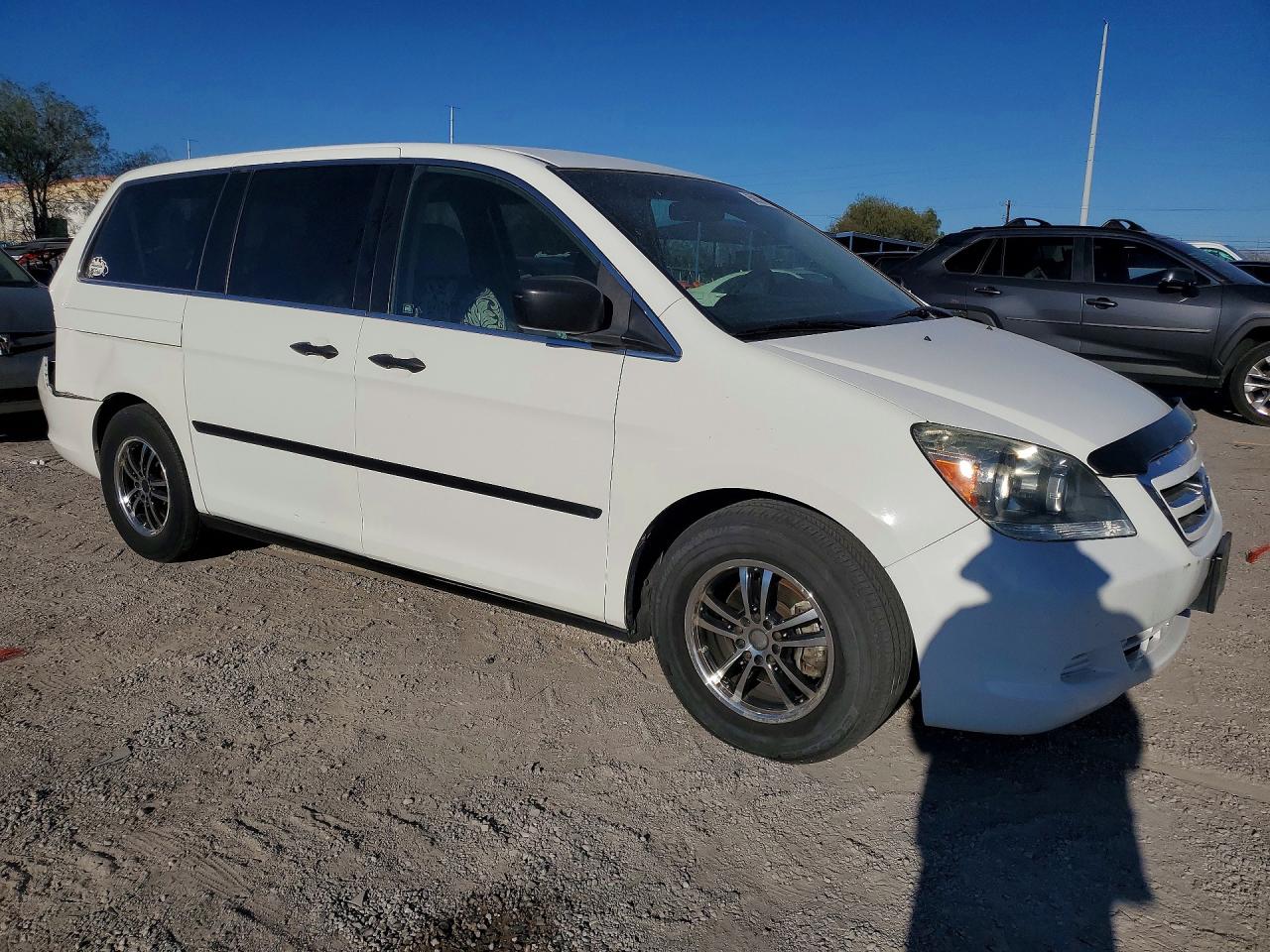2007 Honda Odyssey Lx White vin: 5FNRL38237B077155