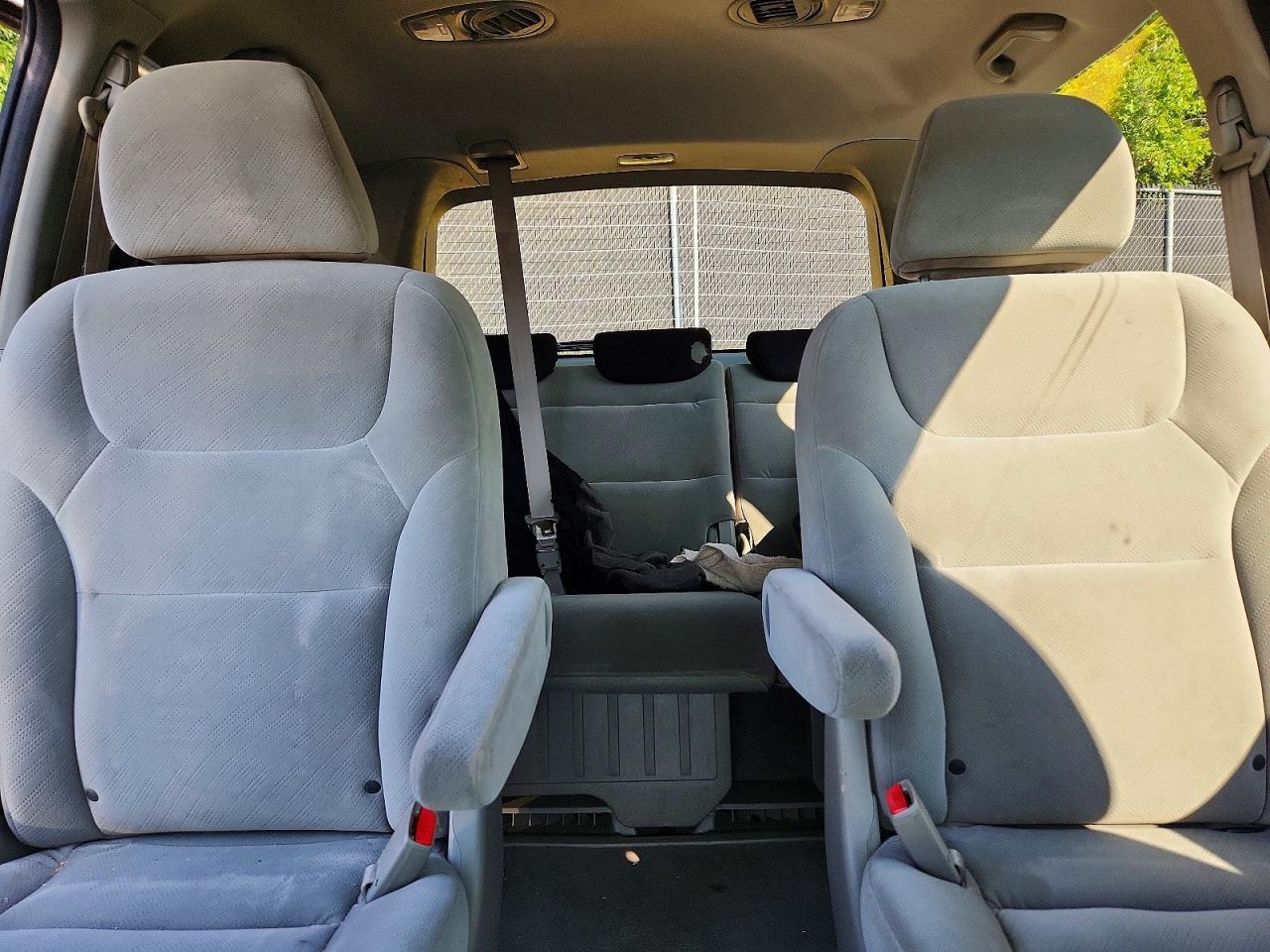 2008 Honda Odyssey Lx Gray vin: 5FNRL38238B002084