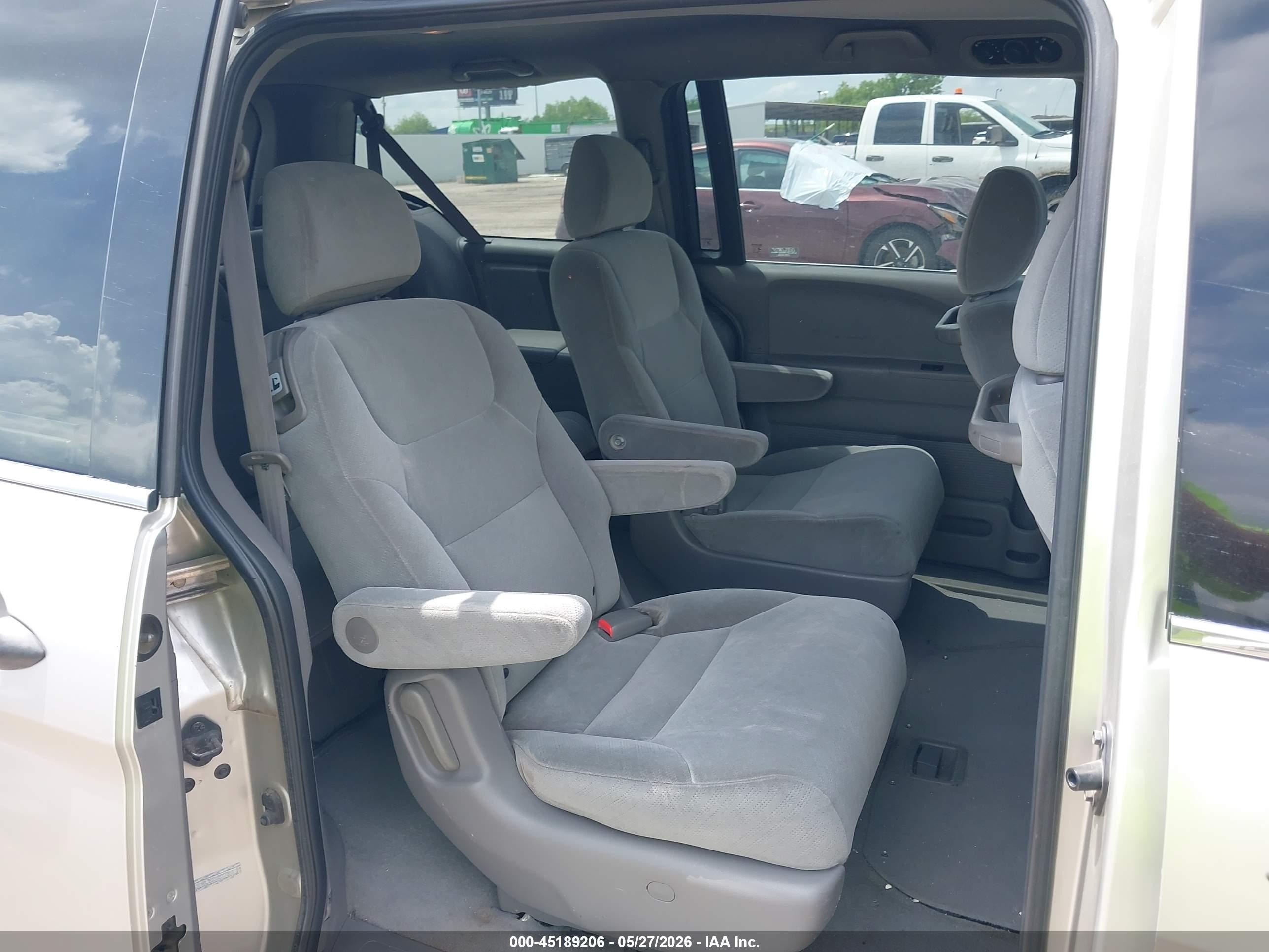 2008 Honda Odyssey Lx Silver vin: 5FNRL38238B007284