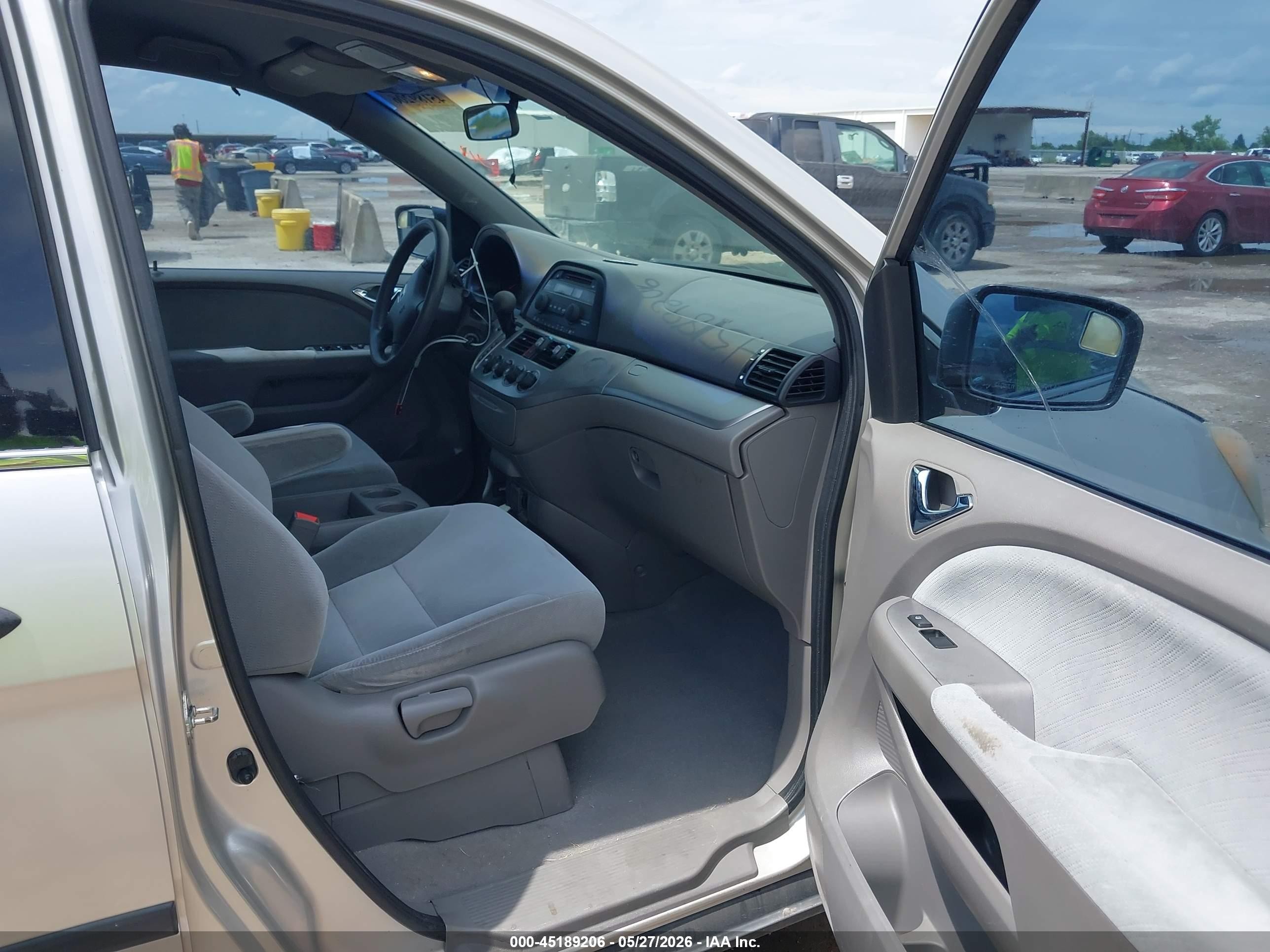 2008 Honda Odyssey Lx Silver vin: 5FNRL38238B007284