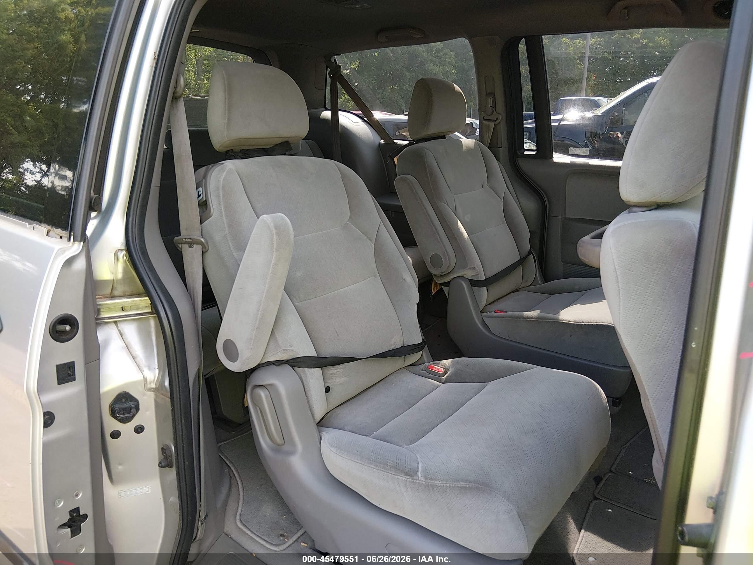 2008 Honda Odyssey Lx Silver vin: 5FNRL38238B007303