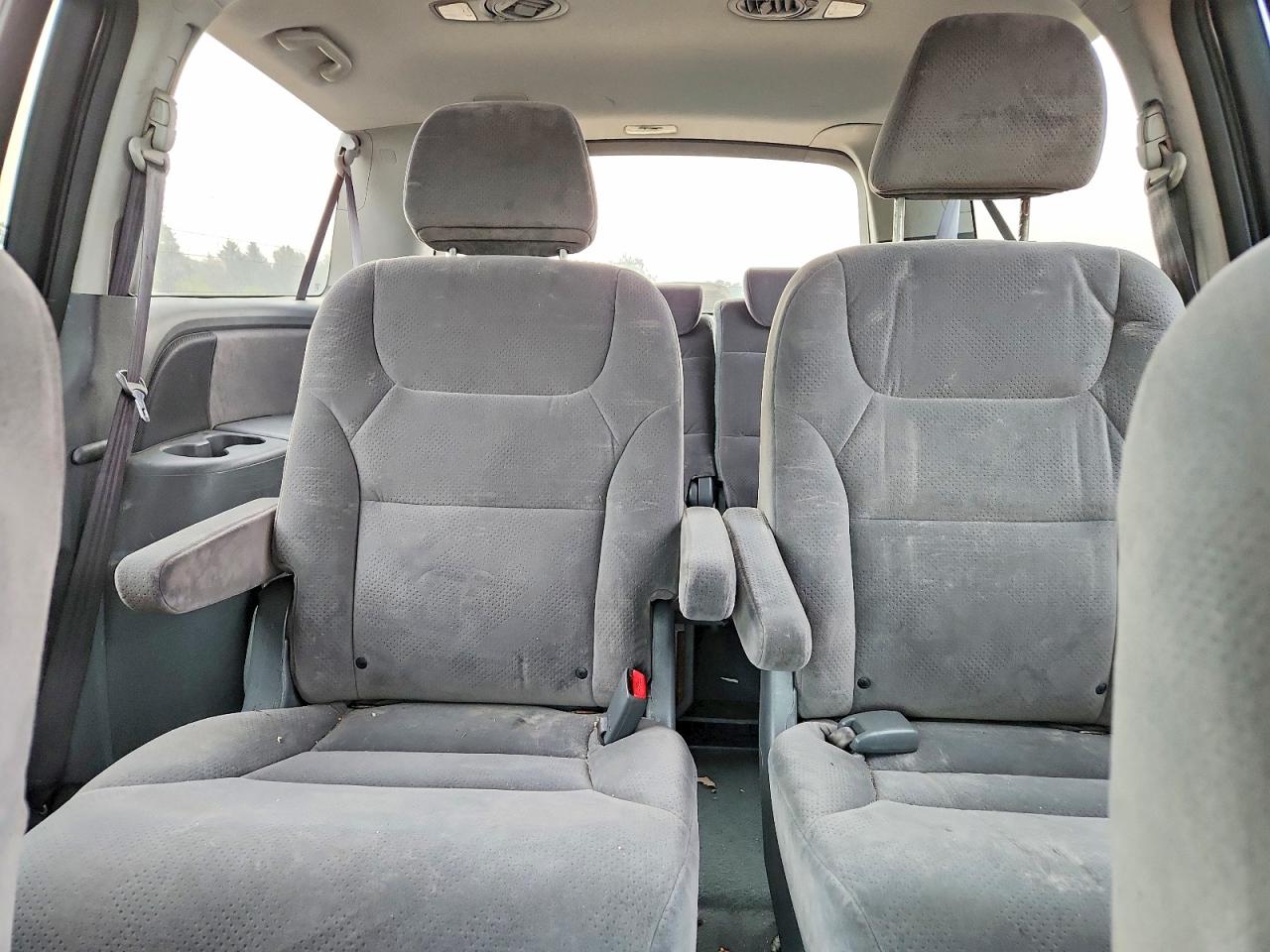 2006 Honda Odyssey Lx Silver vin: 5FNRL38256B074806