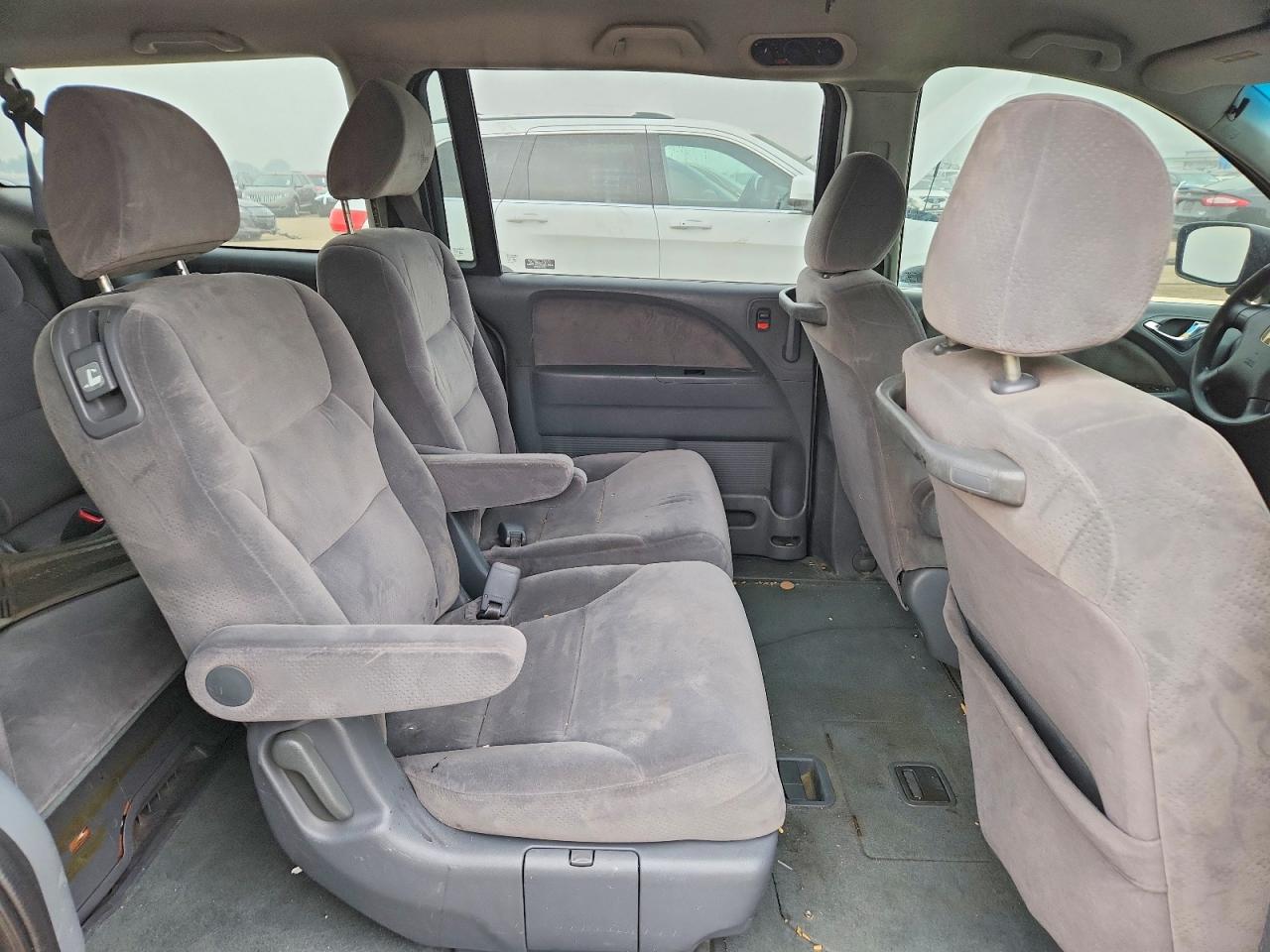 2006 Honda Odyssey Lx Silver vin: 5FNRL38256B074806