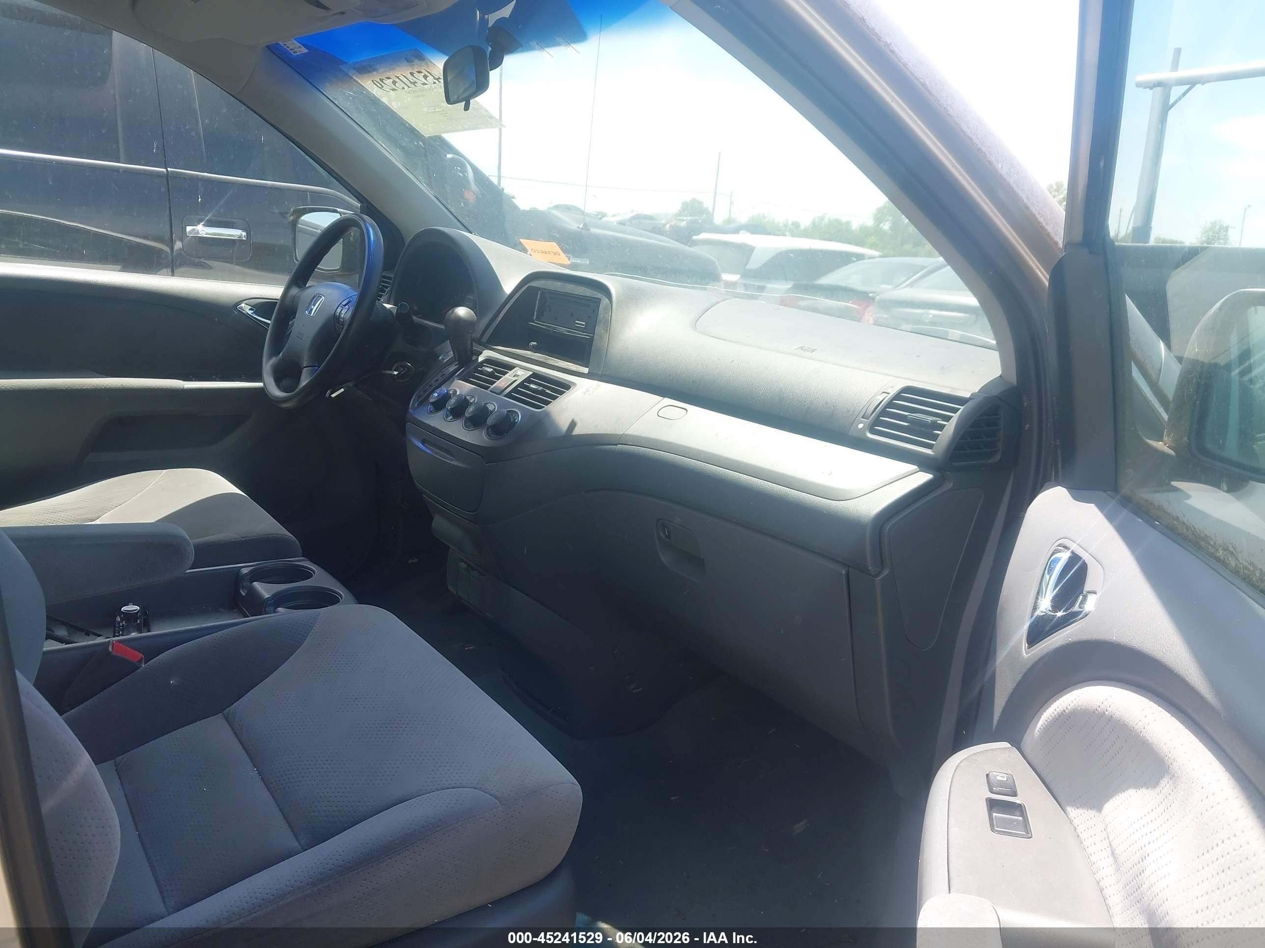 2007 Honda Odyssey Lx Silver vin: 5FNRL38257B039197
