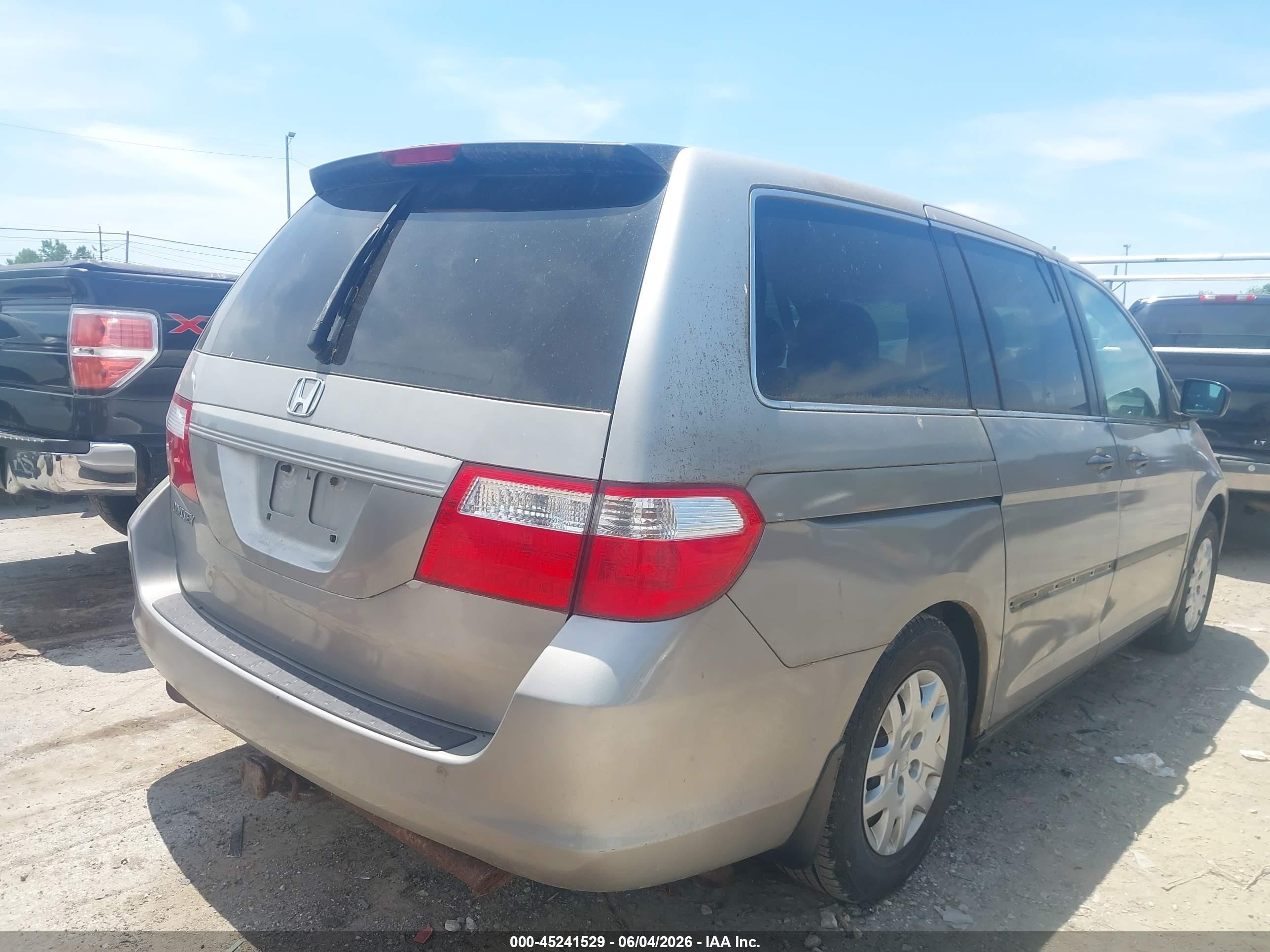2007 Honda Odyssey Lx Silver vin: 5FNRL38257B039197