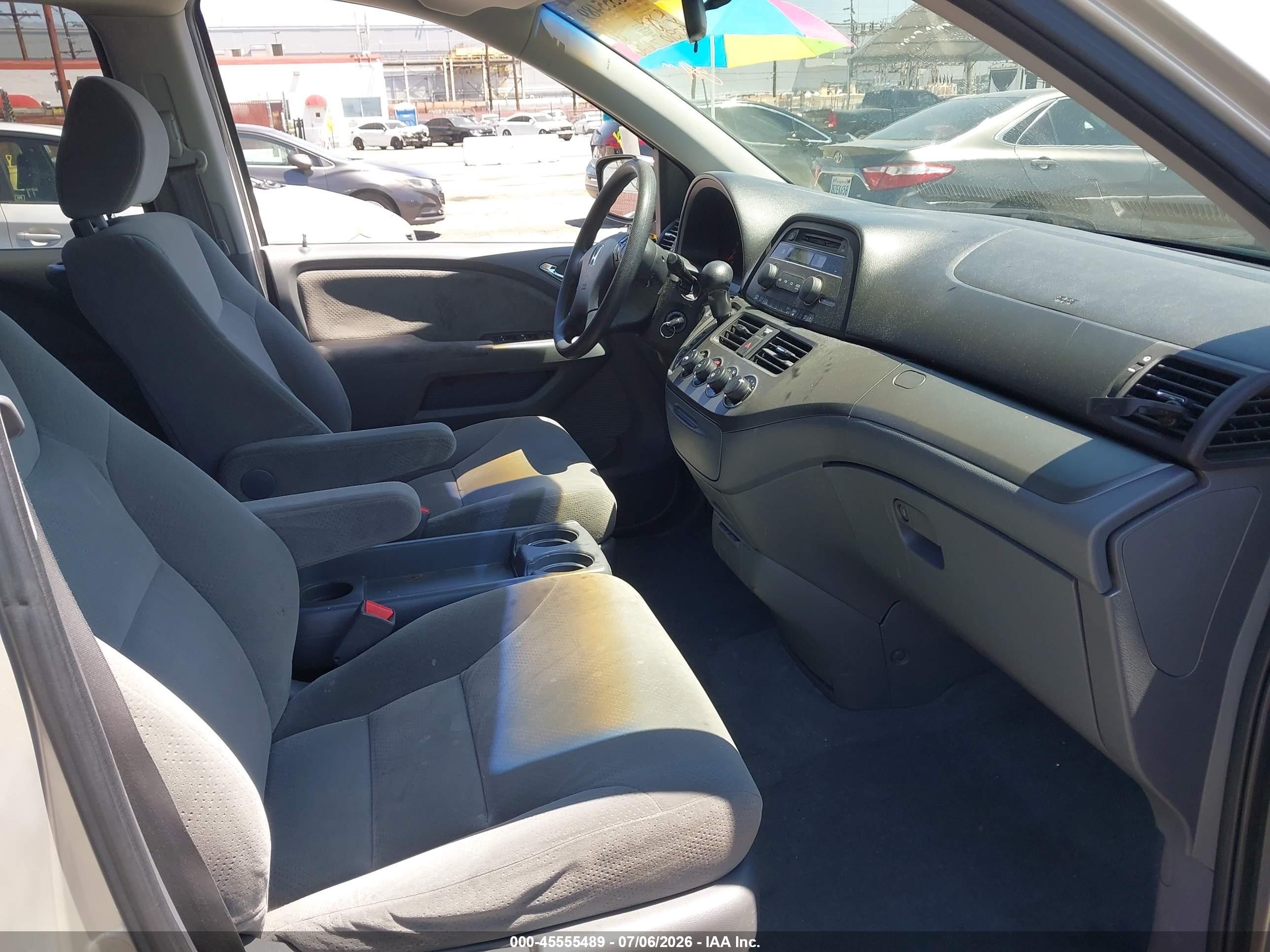 2006 Honda Odyssey Lx Silver vin: 5FNRL38266B021919