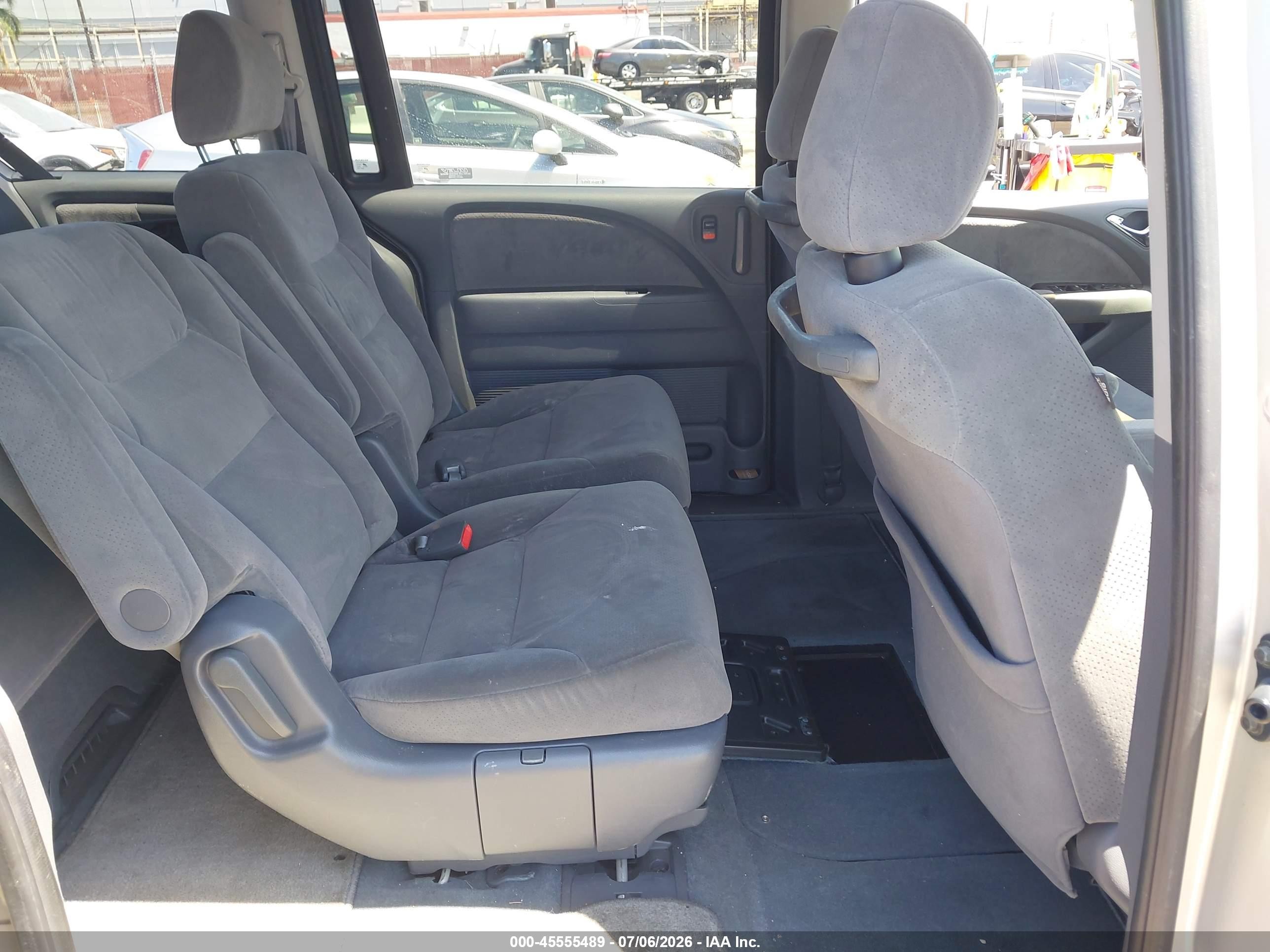2006 Honda Odyssey Lx Silver vin: 5FNRL38266B021919