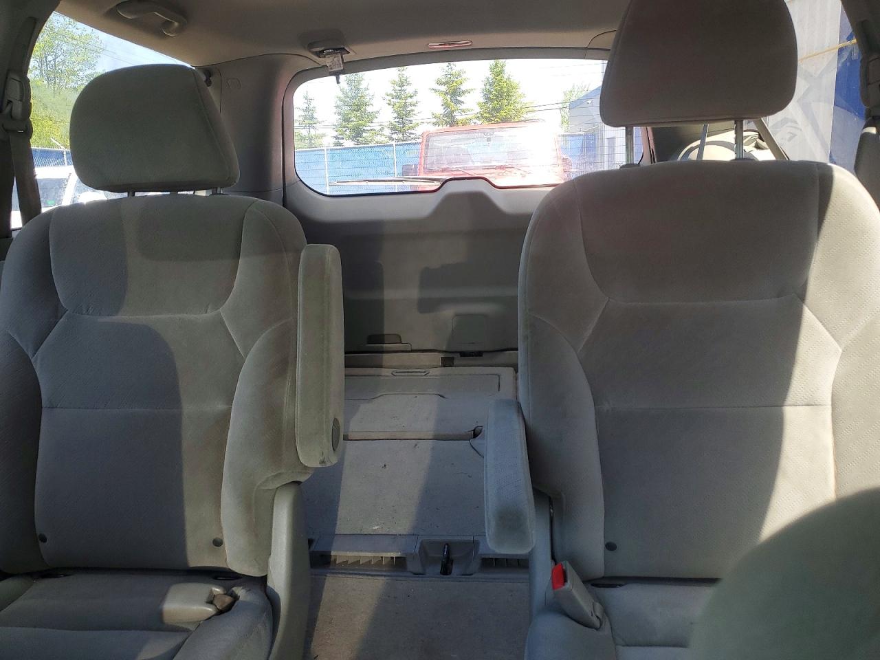 2008 Honda Odyssey Lx Gray vin: 5FNRL38268B001821