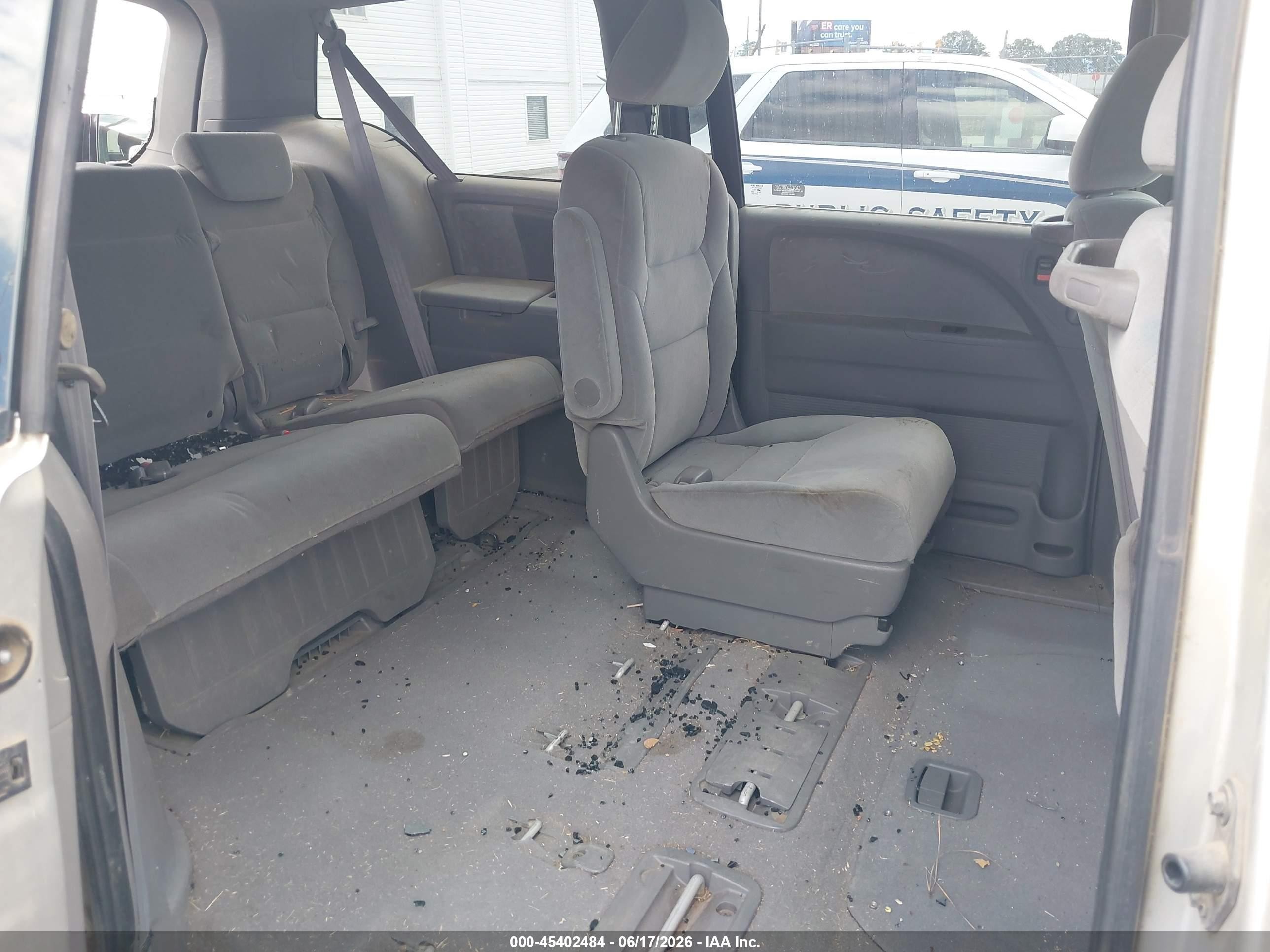 2008 Honda Odyssey Lx Silver vin: 5FNRL38268B036066