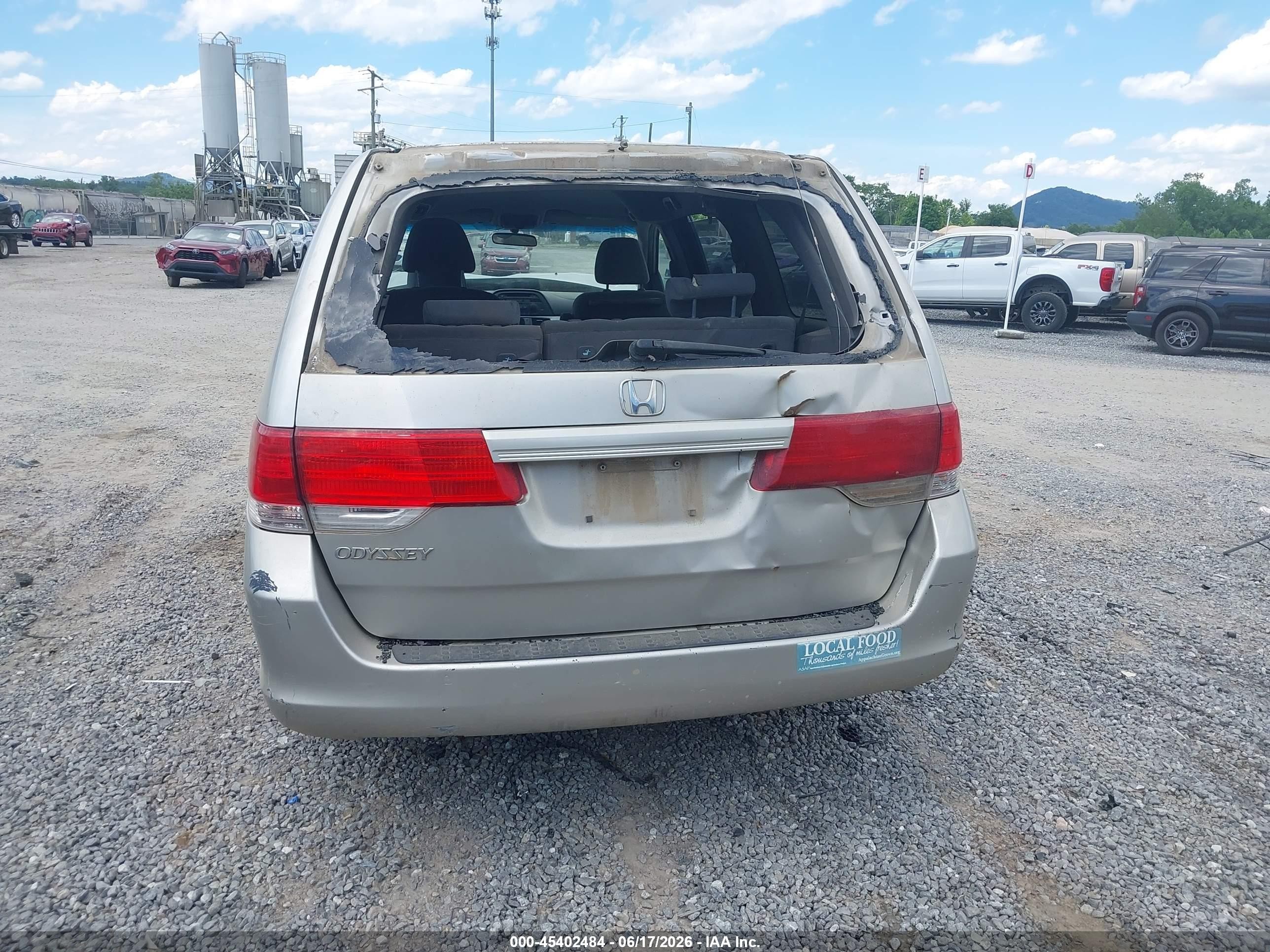 2008 Honda Odyssey Lx Silver vin: 5FNRL38268B036066