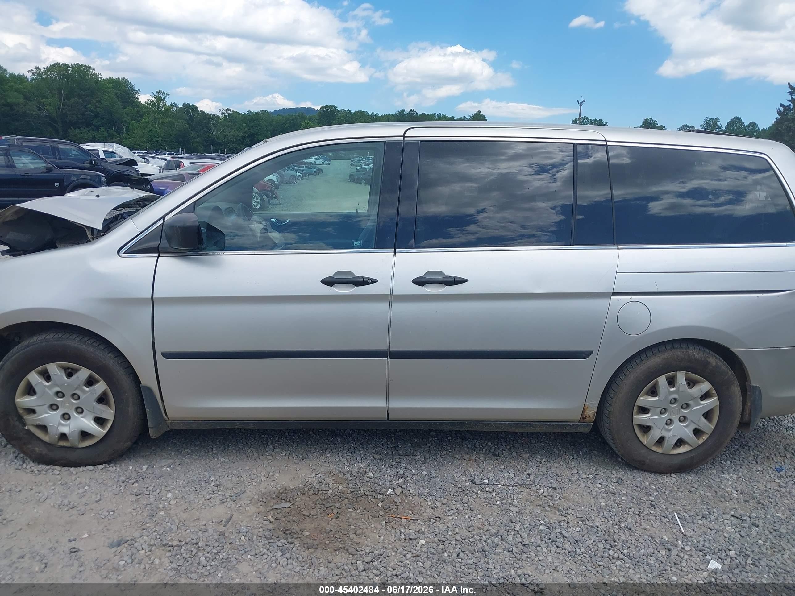 2008 Honda Odyssey Lx Silver vin: 5FNRL38268B036066