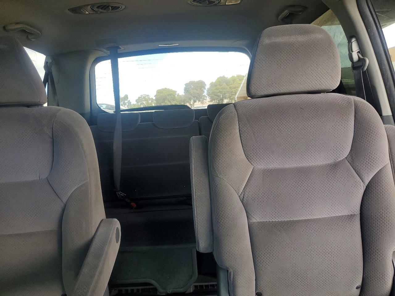 2007 Honda Odyssey Lx Silver vin: 5FNRL38277B048340