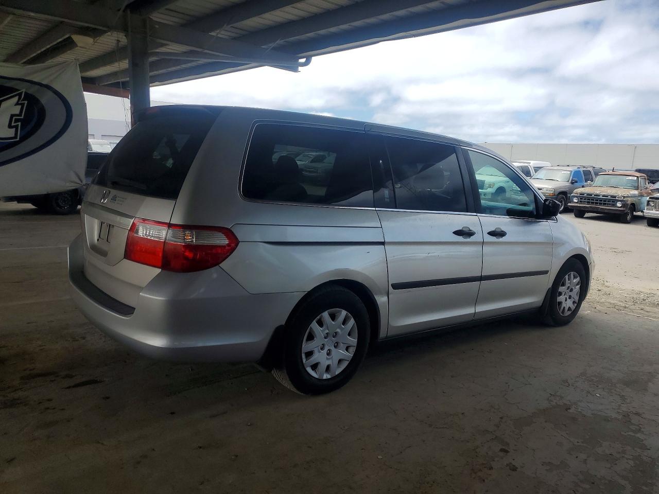2007 Honda Odyssey Lx Silver vin: 5FNRL38277B048340