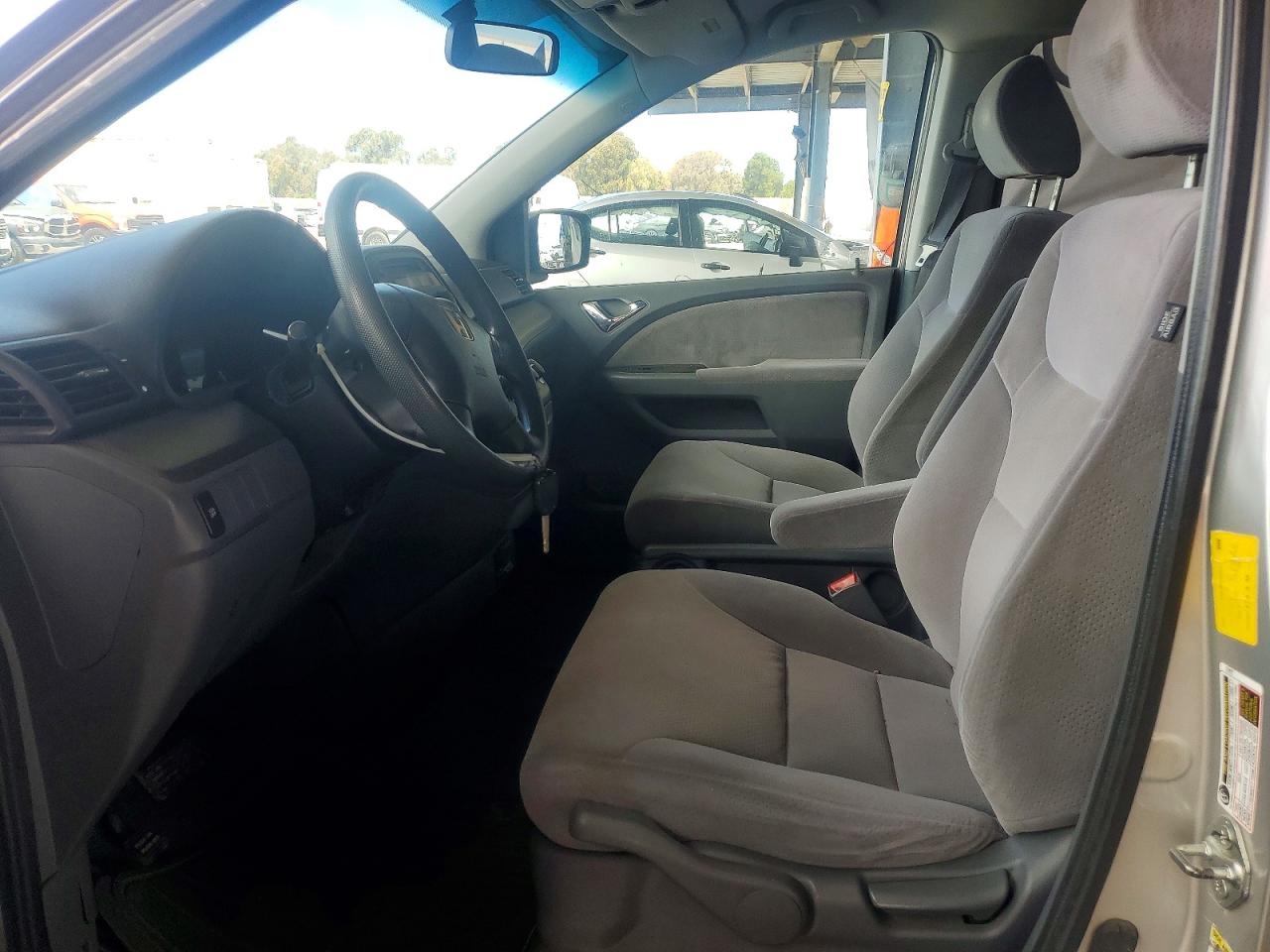 2007 Honda Odyssey Lx Silver vin: 5FNRL38277B048340