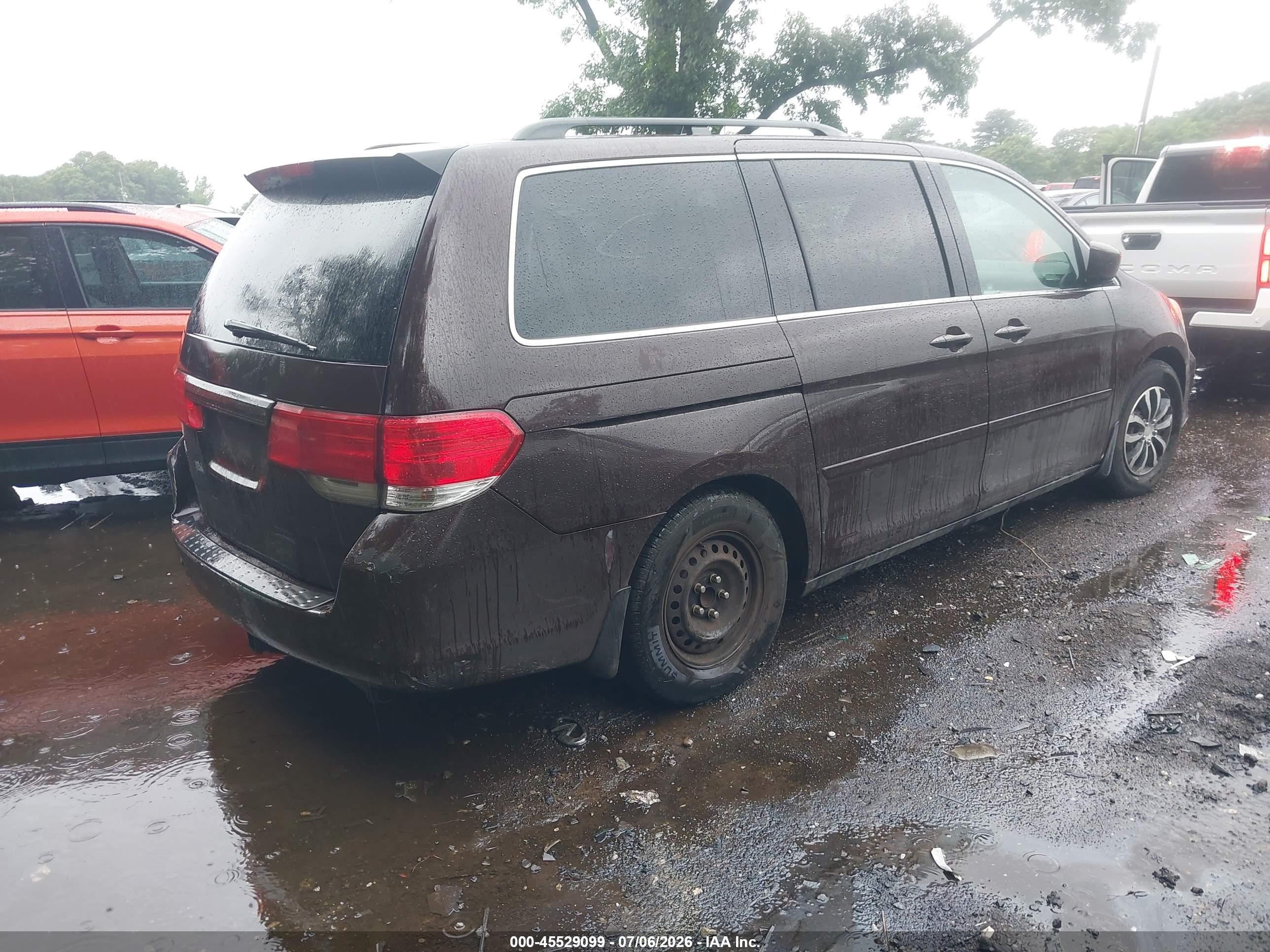2008 Honda Odyssey Lx Burgundy vin: 5FNRL38278B057752