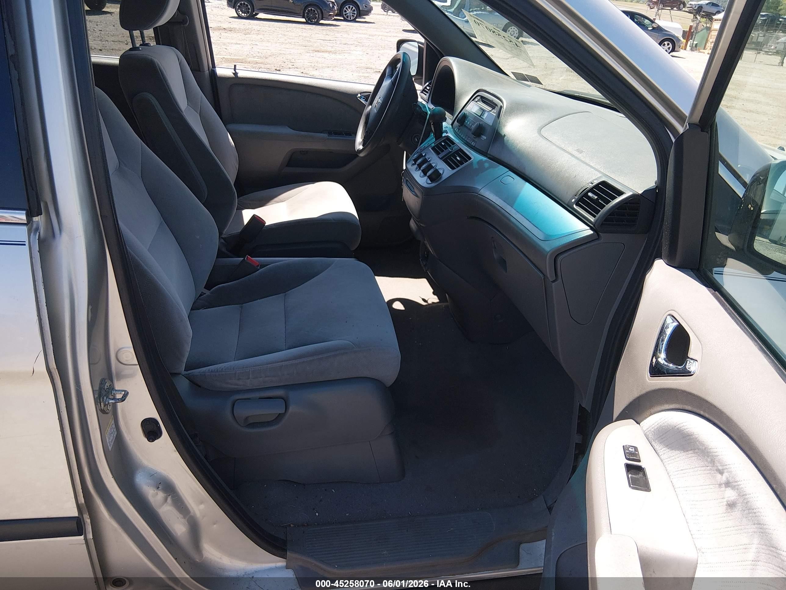 2008 Honda Odyssey Lx Серебряный vin: 5FNRL38278B089472