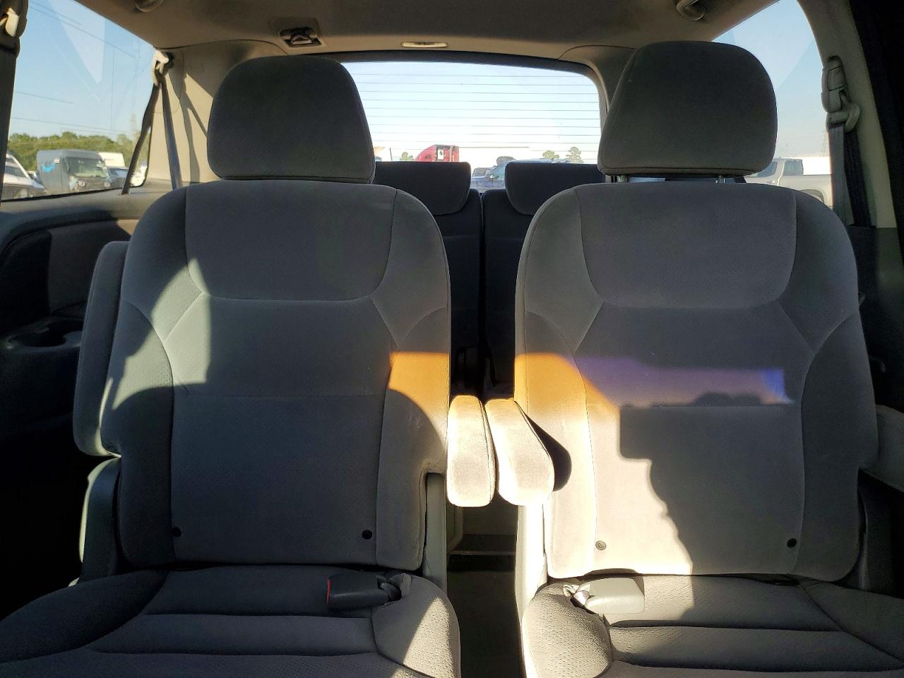 2007 Honda Odyssey Lx Silver vin: 5FNRL38287B077118