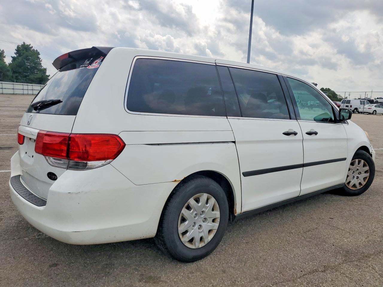 2008 Honda Odyssey Lx White vin: 5FNRL38288B042239