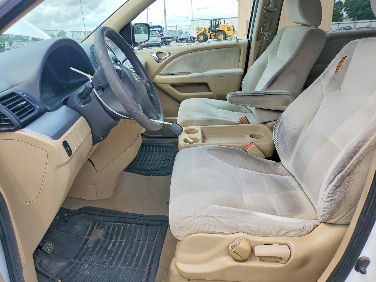 2008 Honda Odyssey Lx White vin: 5FNRL38288B042239