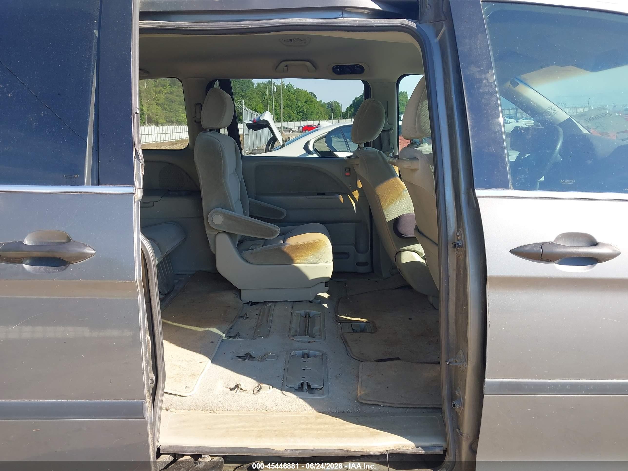 2008 Honda Odyssey Lx Gray vin: 5FNRL38288B076035