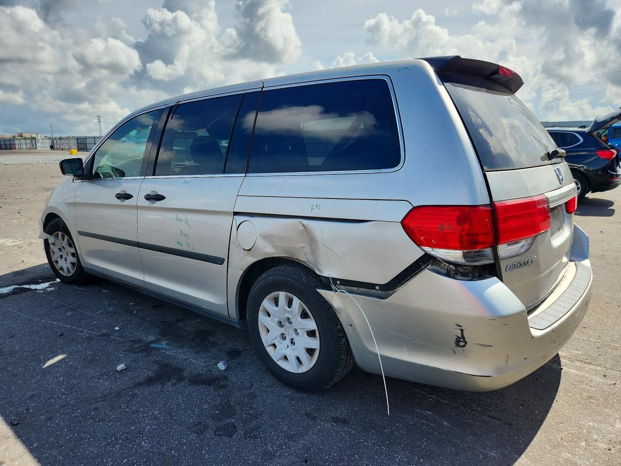 2008 Honda Odyssey Lx Silver vin: 5FNRL38298B111441